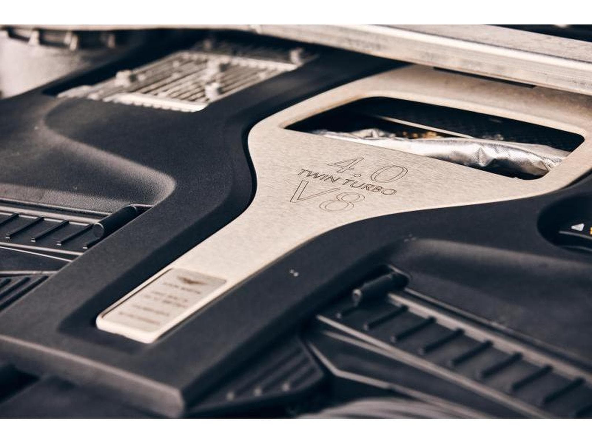 Aston-Martin DBX (2022) - Foto 22