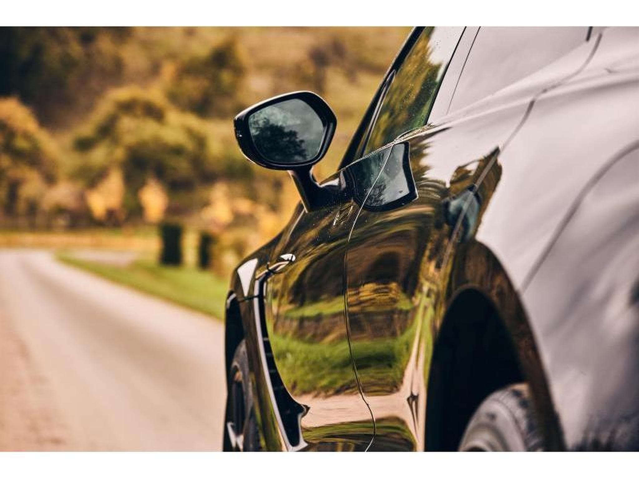 Aston-Martin DBX (2022) - Foto 25