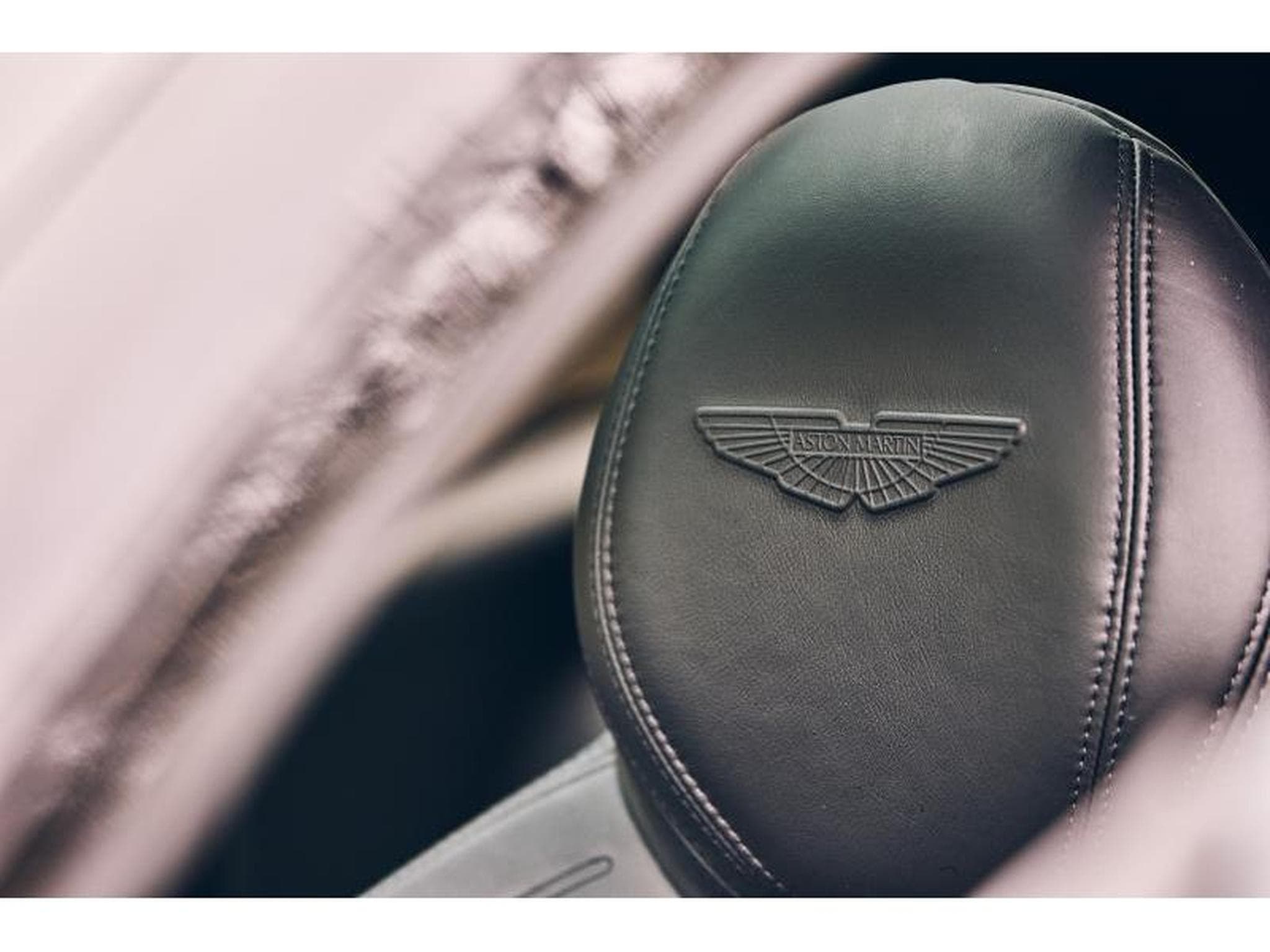 Aston-Martin DBX (2022) - Foto 31