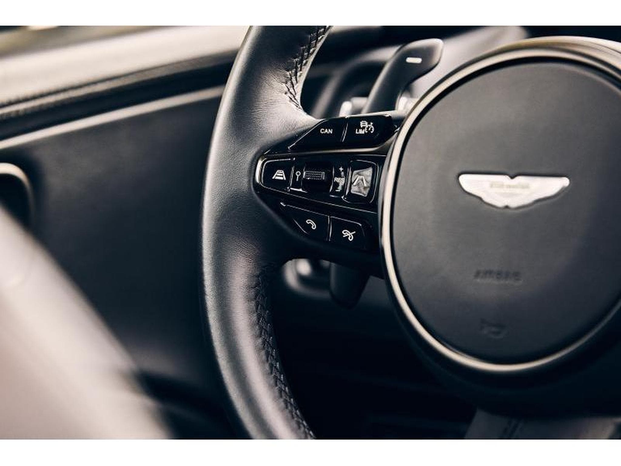 Aston-Martin DBX (2022) - Foto 37