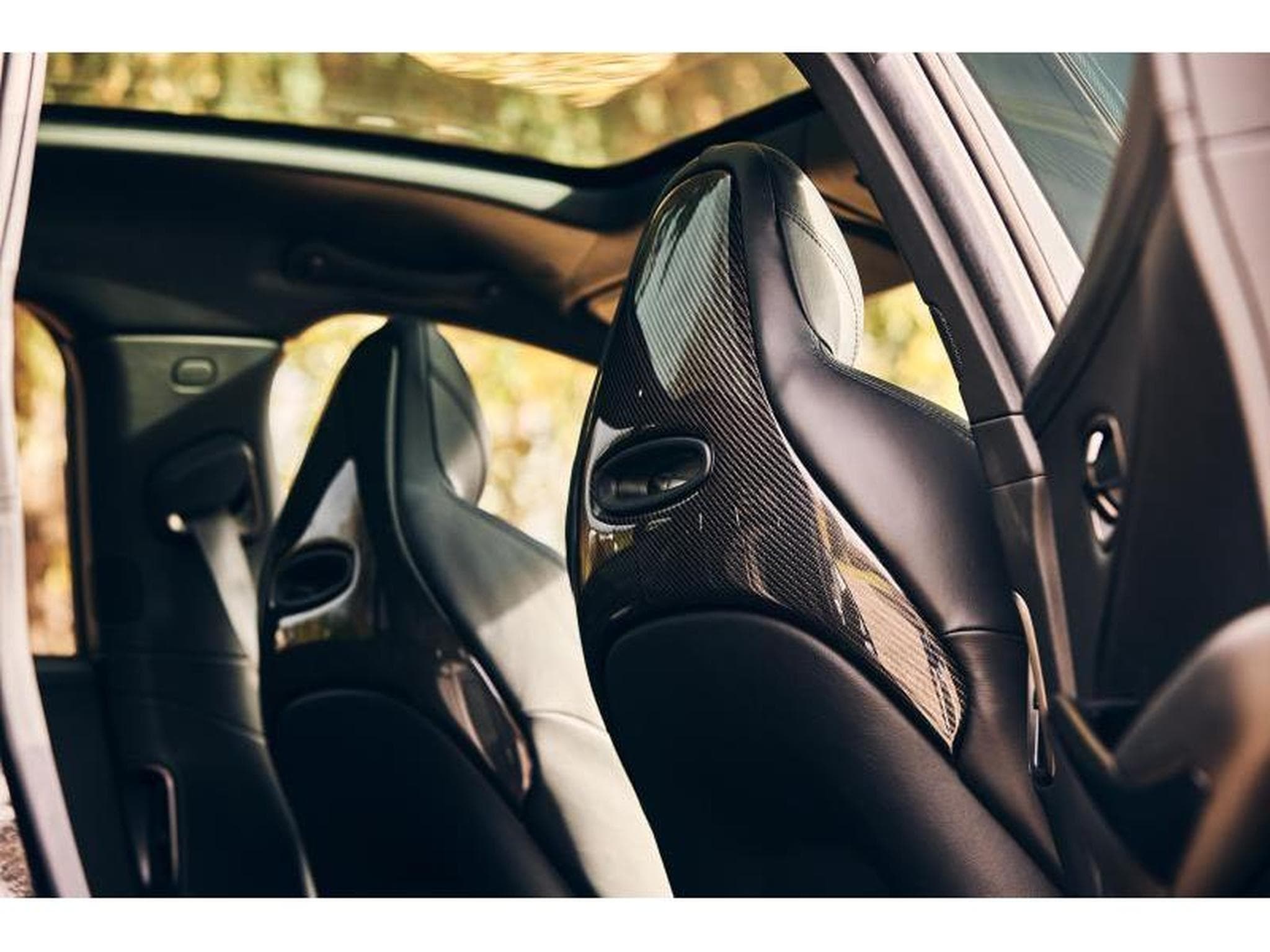 Aston-Martin DBX (2022) - Foto 4