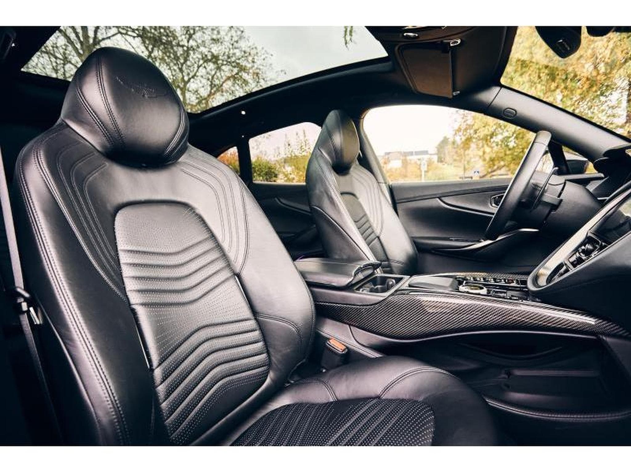 Aston-Martin DBX (2022) - Foto 44