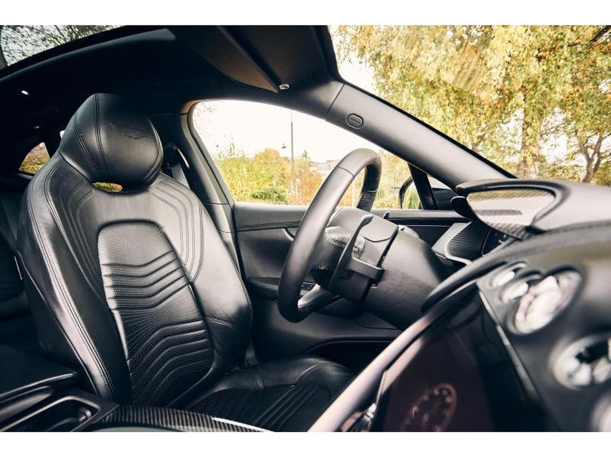 Aston-Martin DBX (2022) - Foto 45