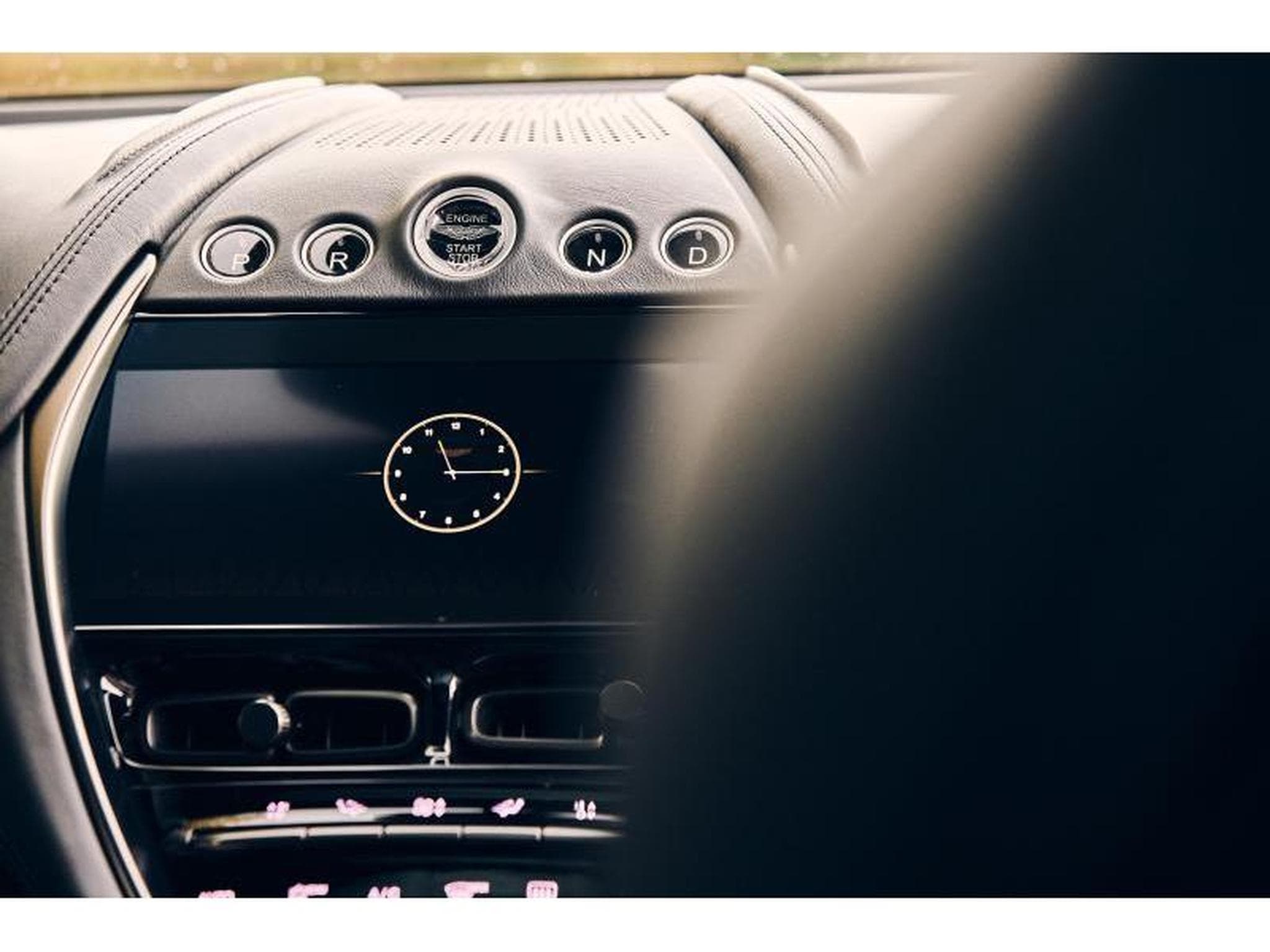 Aston-Martin DBX (2022) - Foto 7