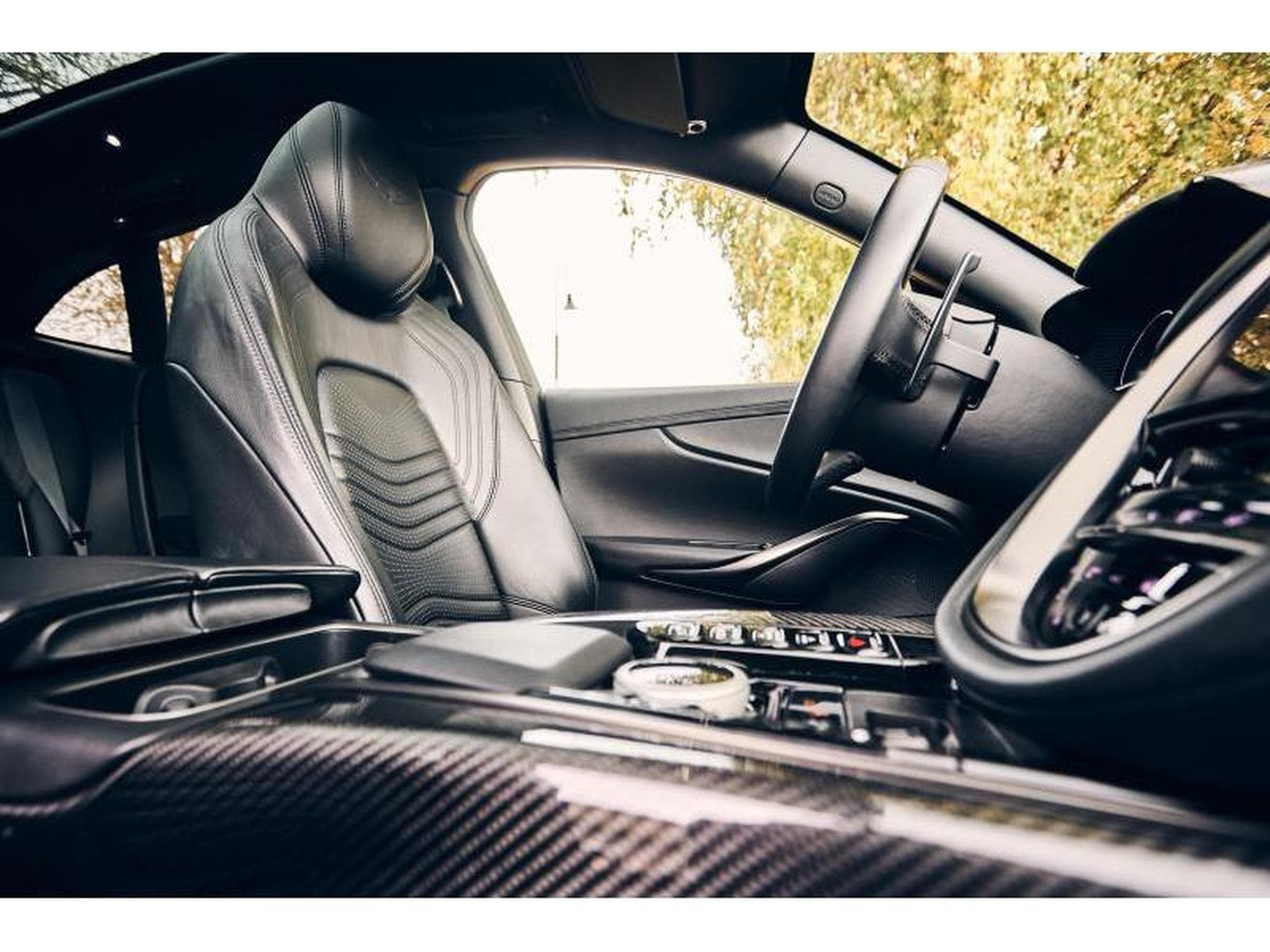 Aston-Martin DBX (2022) - Foto 9