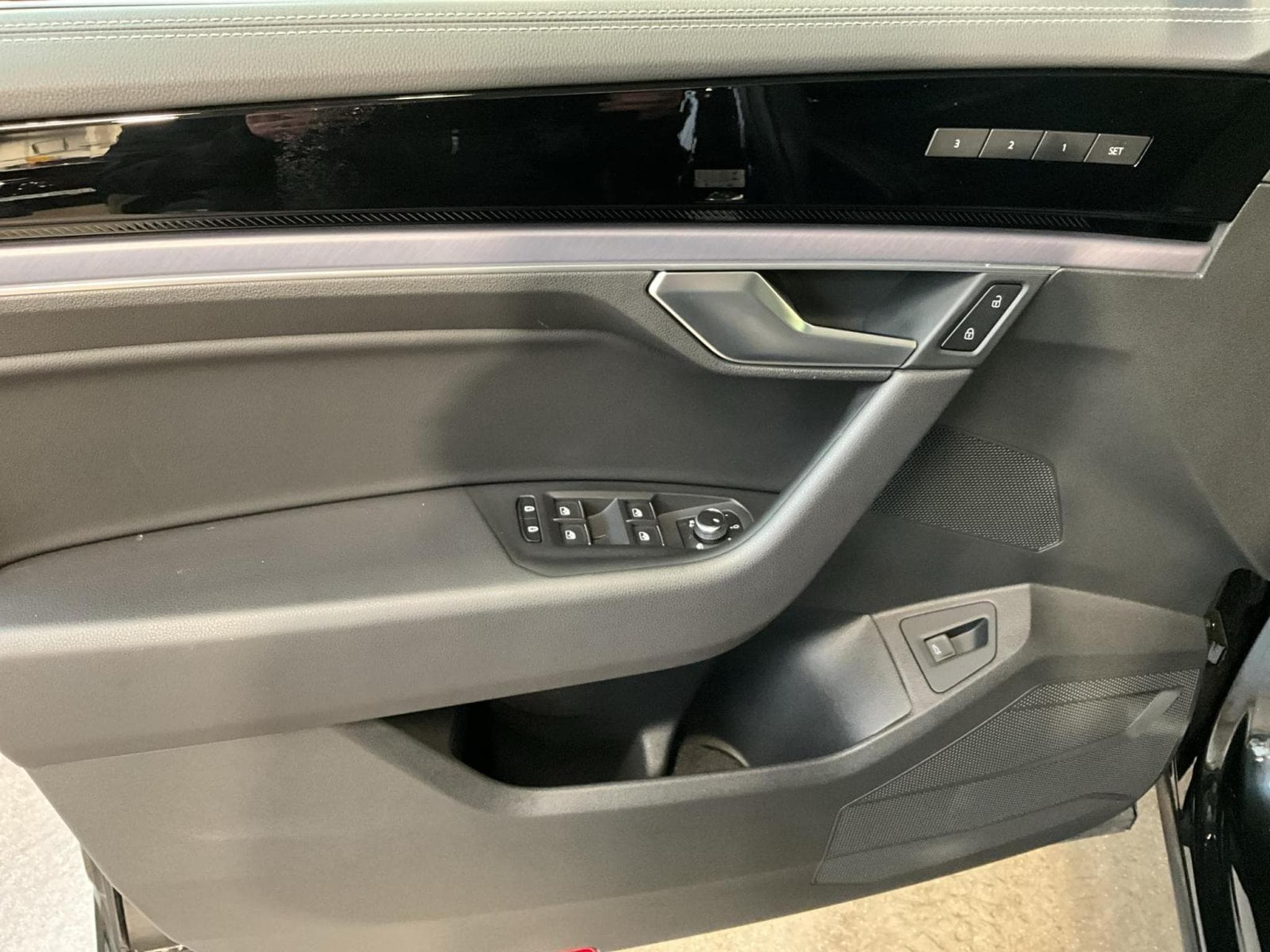 VW Touareg R-Line+Aut8+4M+TDI+Pano+LED (2025) - Foto 14