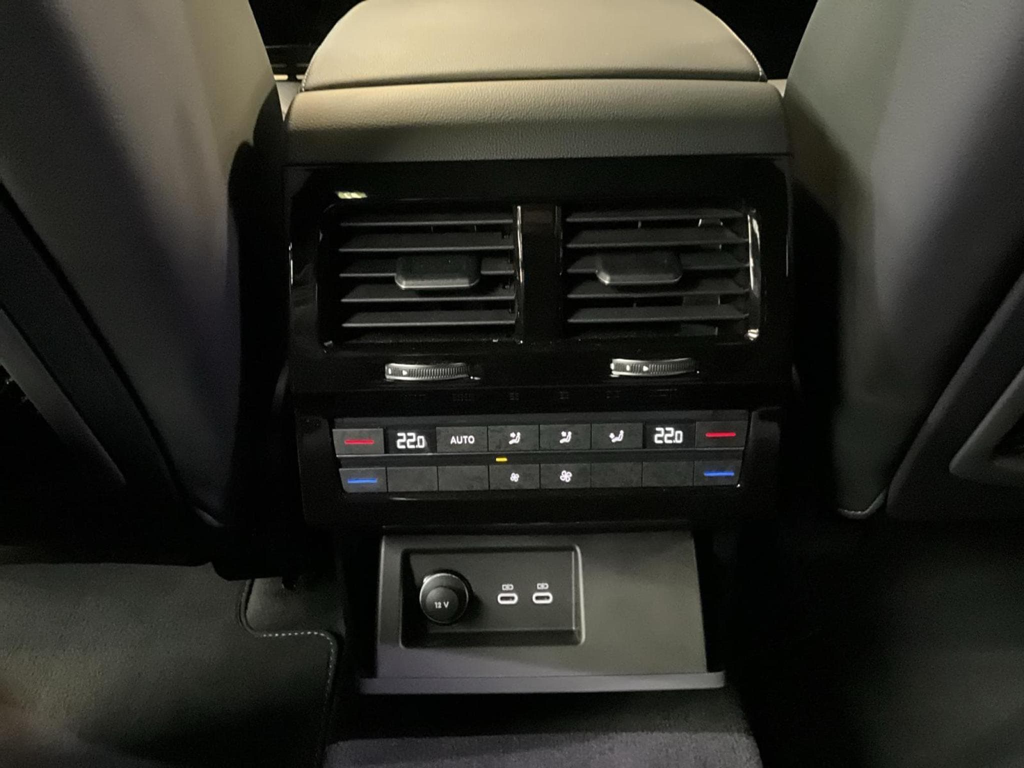 VW Touareg R-Line+Aut8+4M+TDI+Pano+LED (2025) - Foto 21