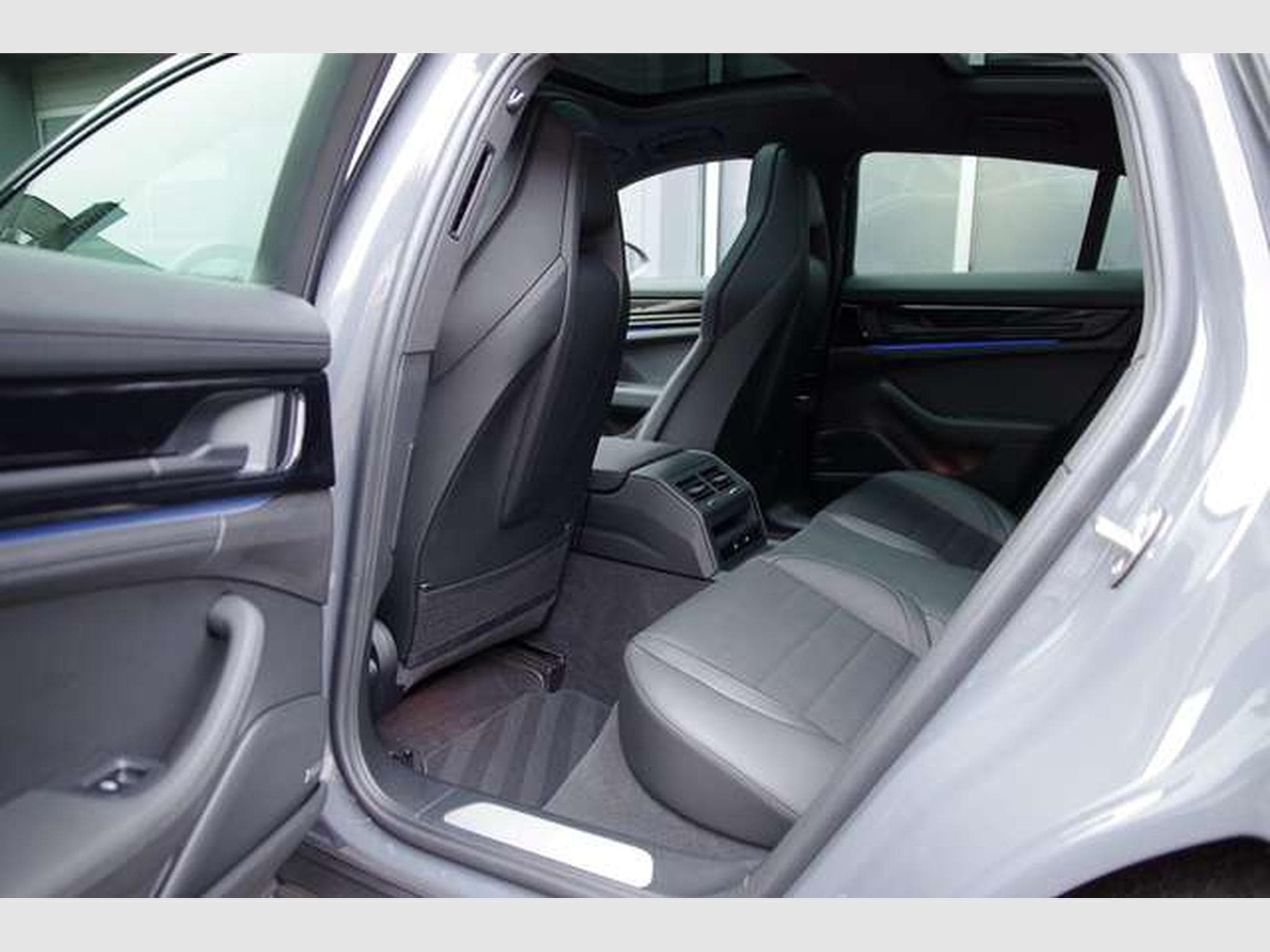 Porsche Panamera Panamera 4 E-Hybrid*21"SportDesign,ACC,BOSE,PANO (2025) - Photo 8