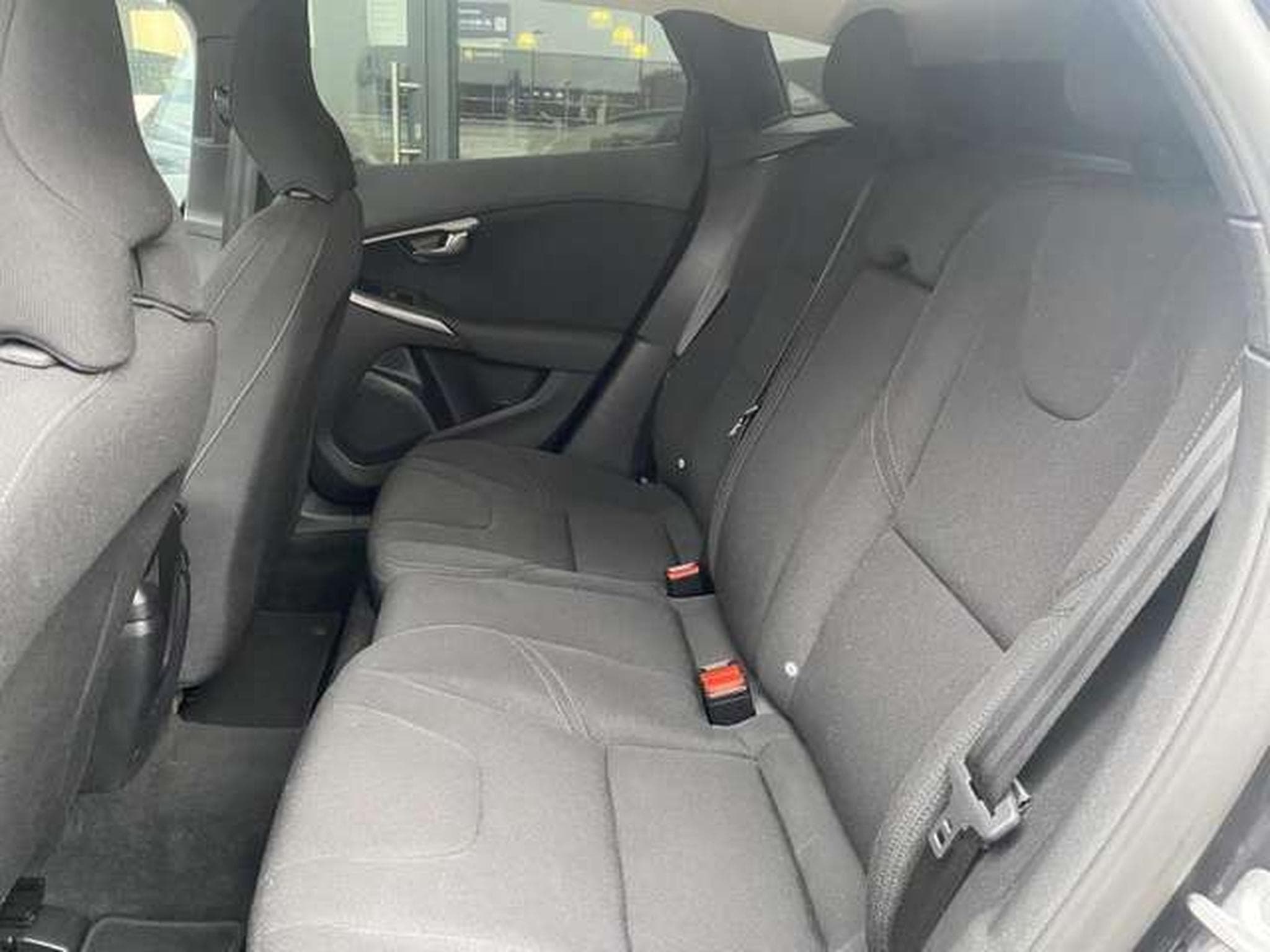 Volvo V40 vente privée (2017) - Photo 12
