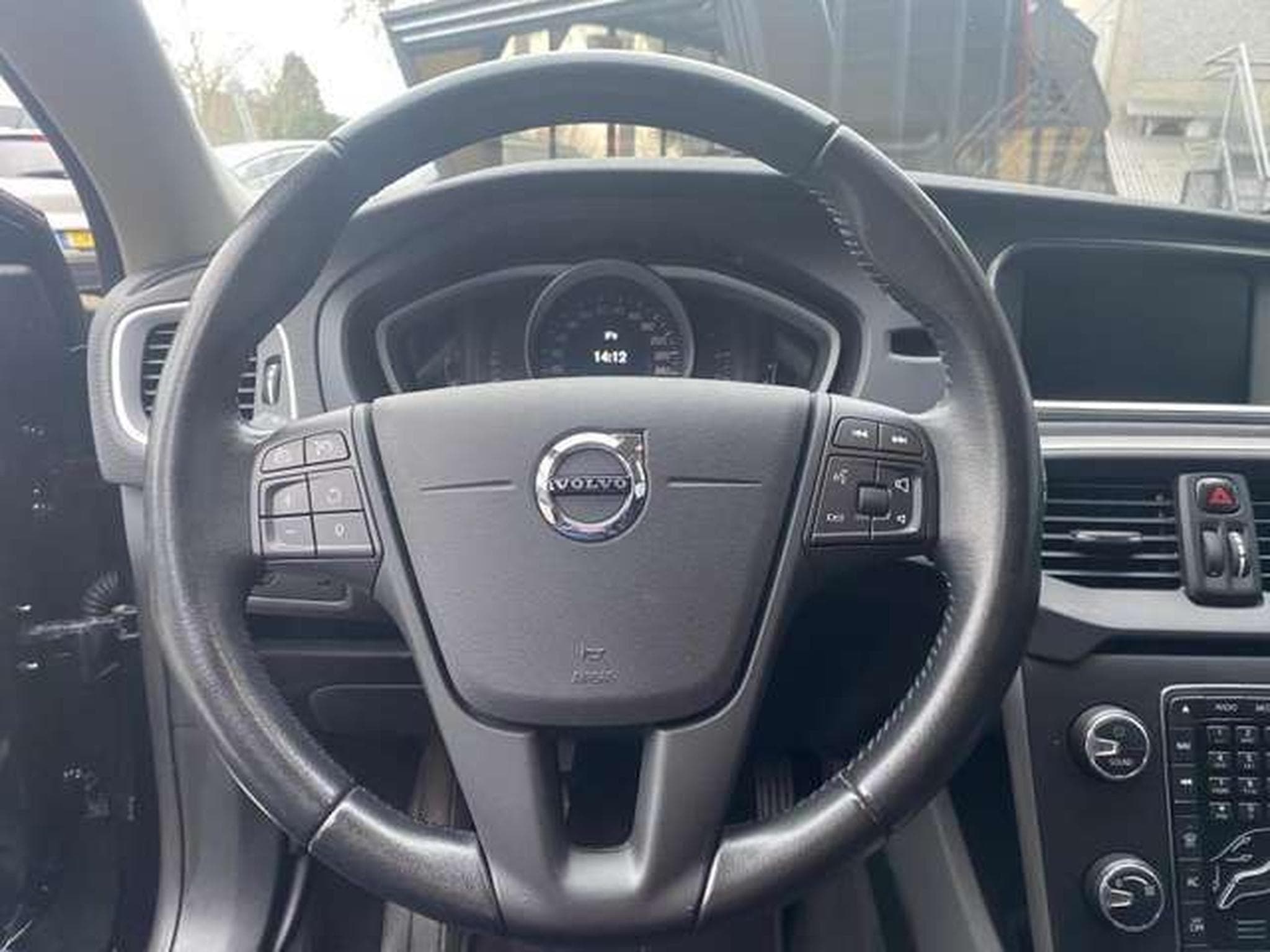 Volvo V40 vente privée (2017) - Photo 8