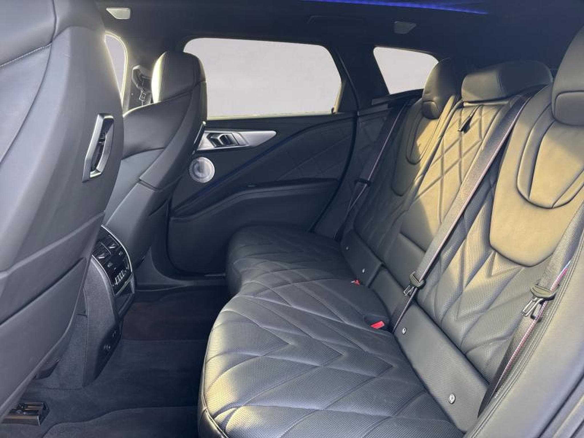 BMW XM V8 xDrive Kit M Sport (2023) - Photo 12