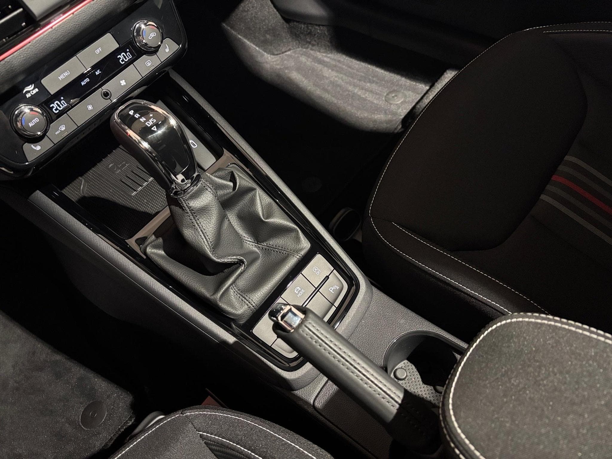 Skoda Kamiq 1.5 Monte Carlo (2024) - Foto 12