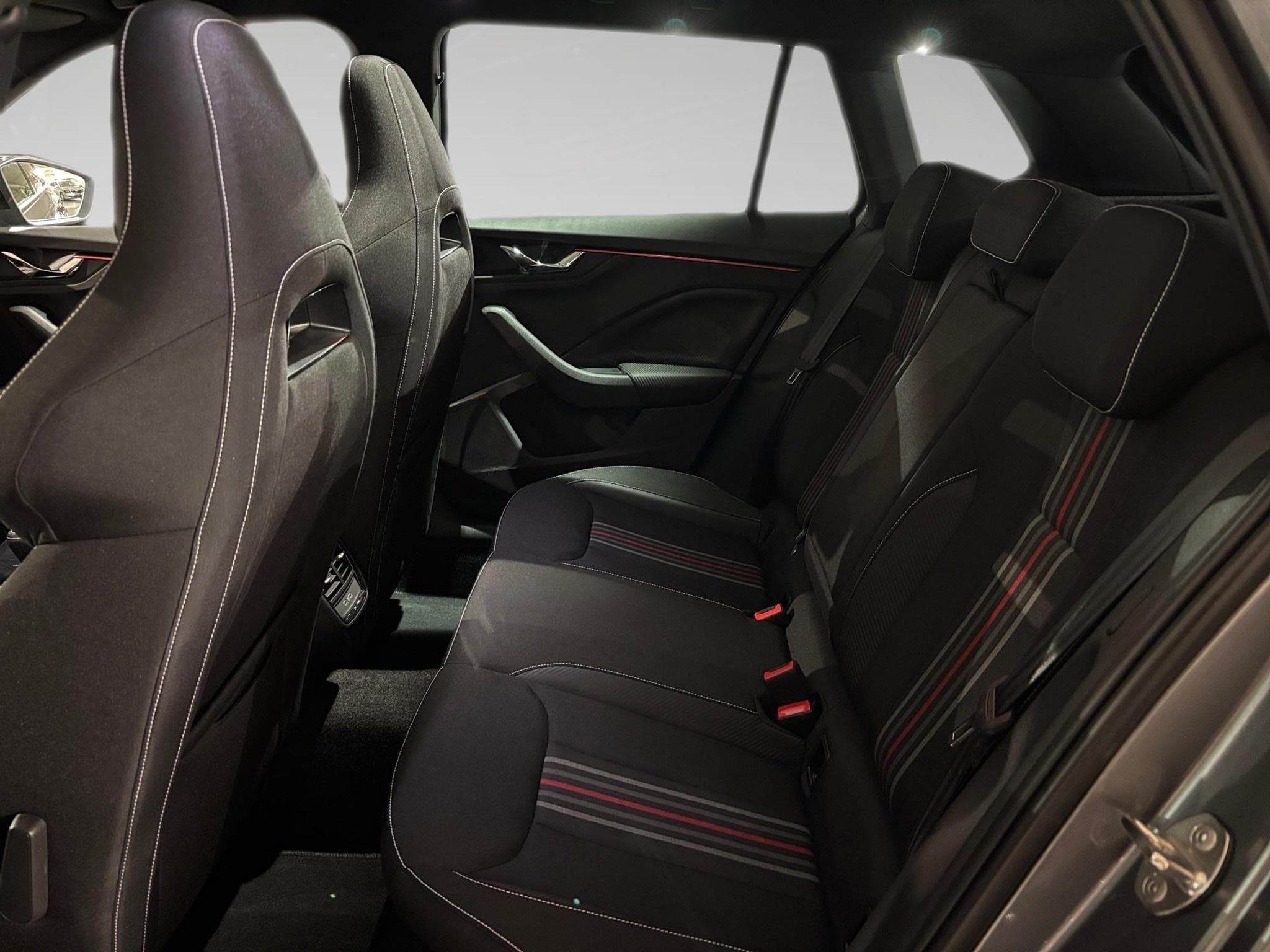 Skoda Kamiq 1.5 Monte Carlo (2024) - Foto 17