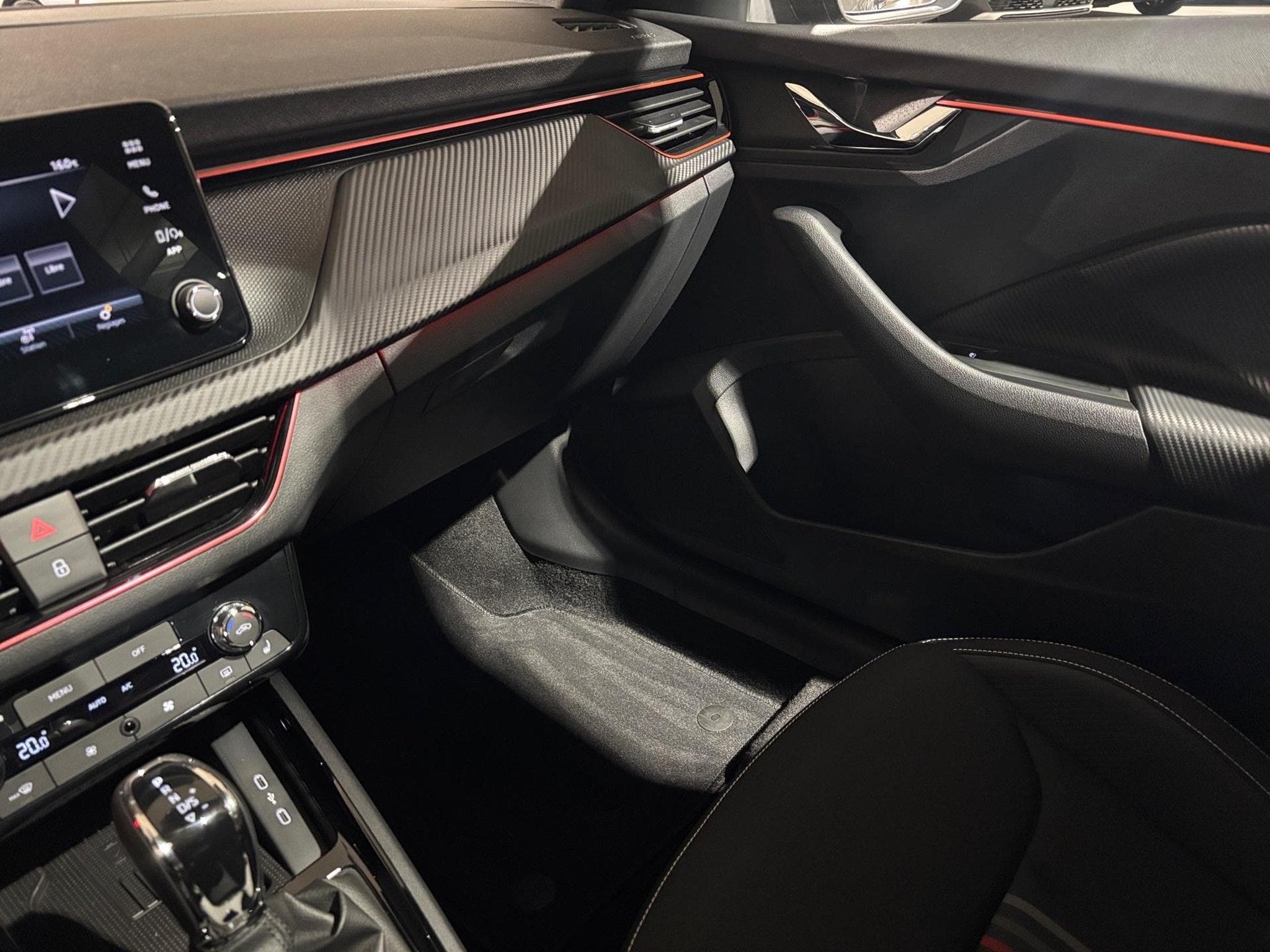 Skoda Kamiq 1.5 Monte Carlo (2024) - Foto 19