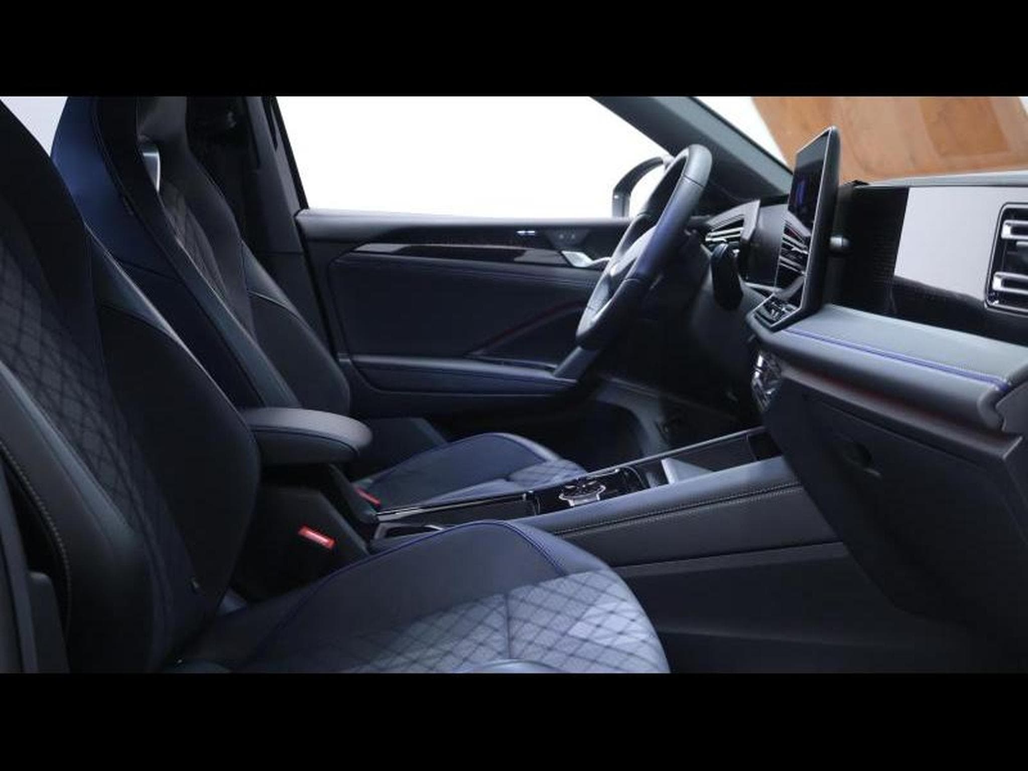 VW Tiguan New Tiguan TDi 150 R-Line Black Style DSG7 (2024) - Foto 10