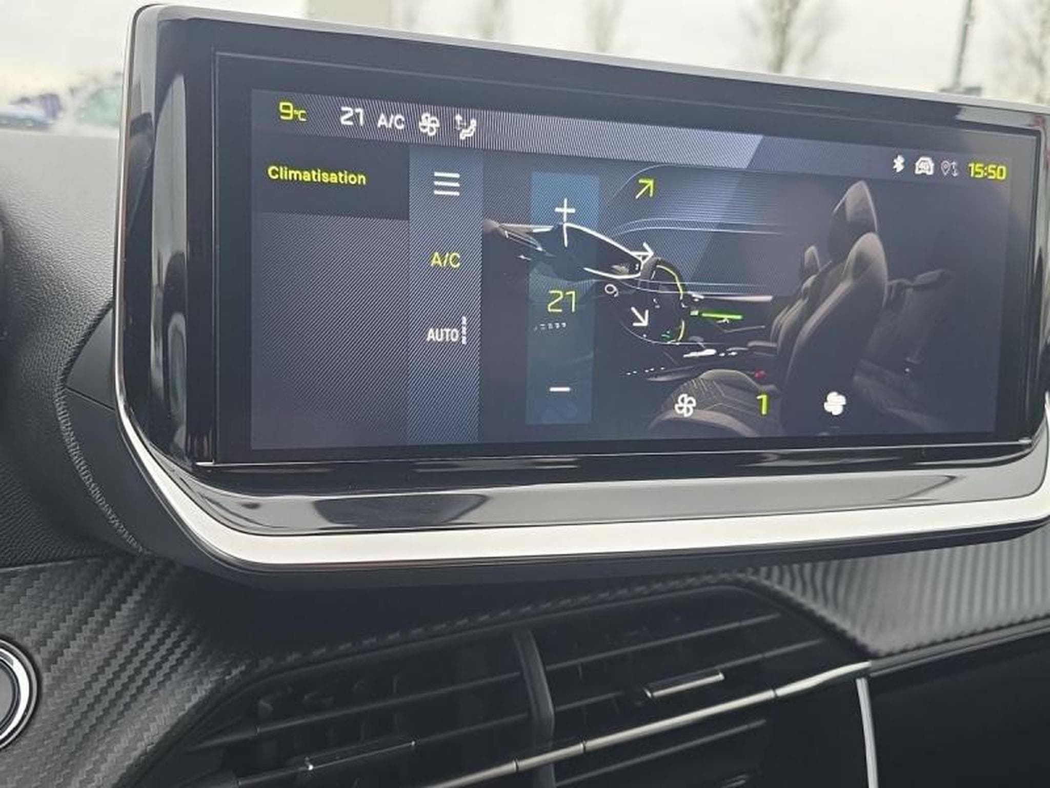 PEUGEOT 208 1.2 Hybrid 100ch Allure e-DCS6 (2024) - Photo 11