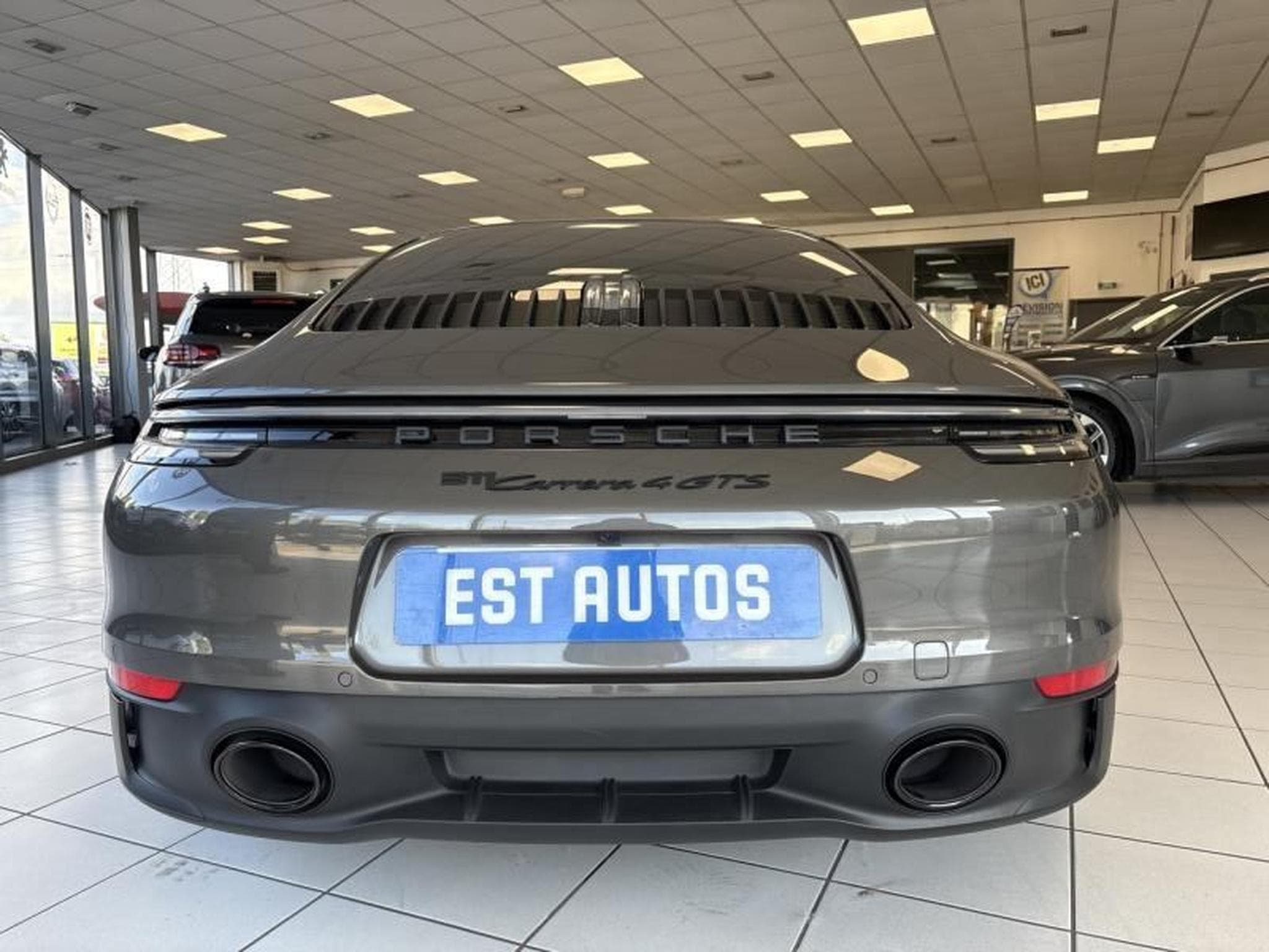 Porsche 911 Coupe 3.0 480ch 992 Carrera 4 GTS PDK (2023) - Photo 7