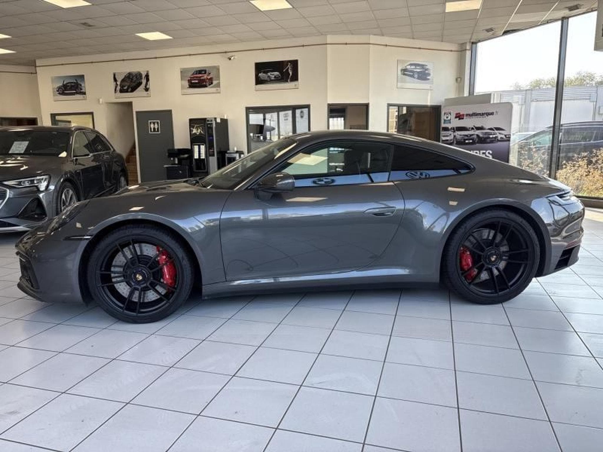 Porsche 911 Coupe 3.0 480ch 992 Carrera 4 GTS PDK (2023) - Photo 3