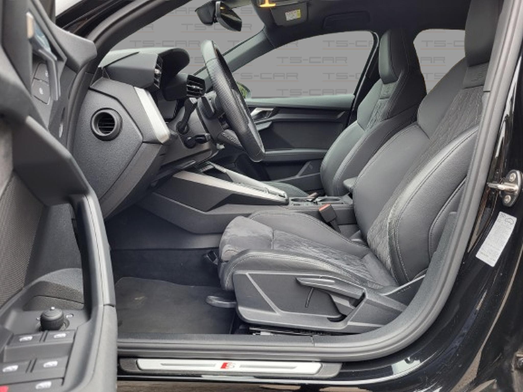 Audi A3 35 TFSI S line Pack Platinium S Tronic Mild Hybri (2021) - Photo 9