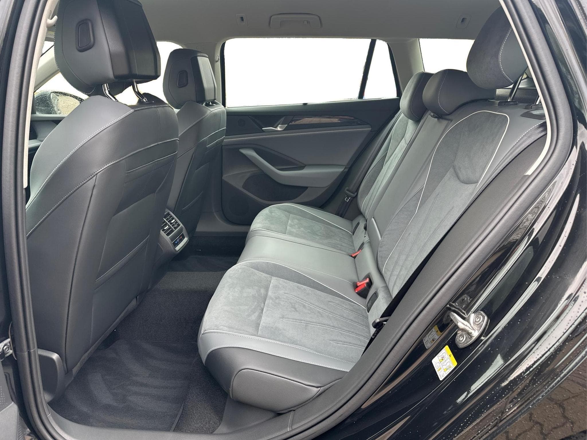 VW Passat Variant Business (2026) - Foto 12