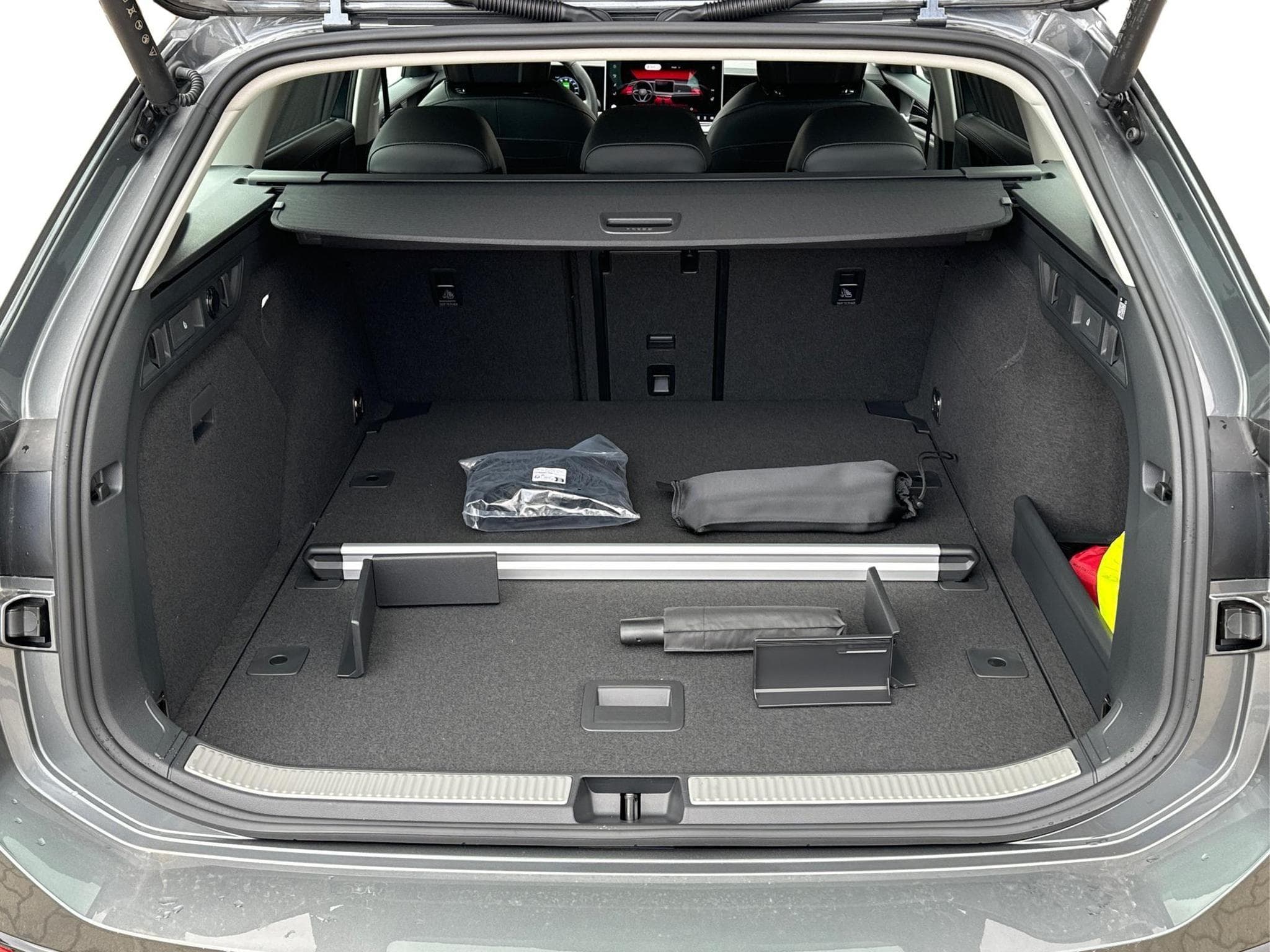 VW Passat Variant Elegance (2026) - Foto 8