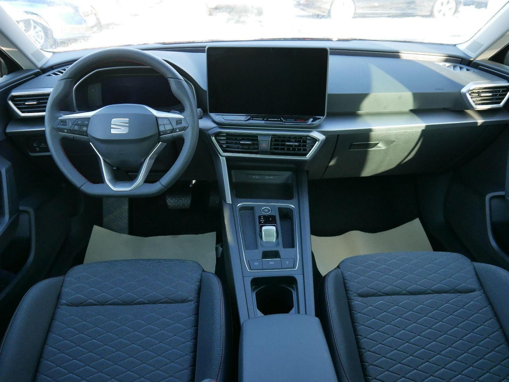 Seat Leon FR 1.5 eTSI (2025) - Foto 11