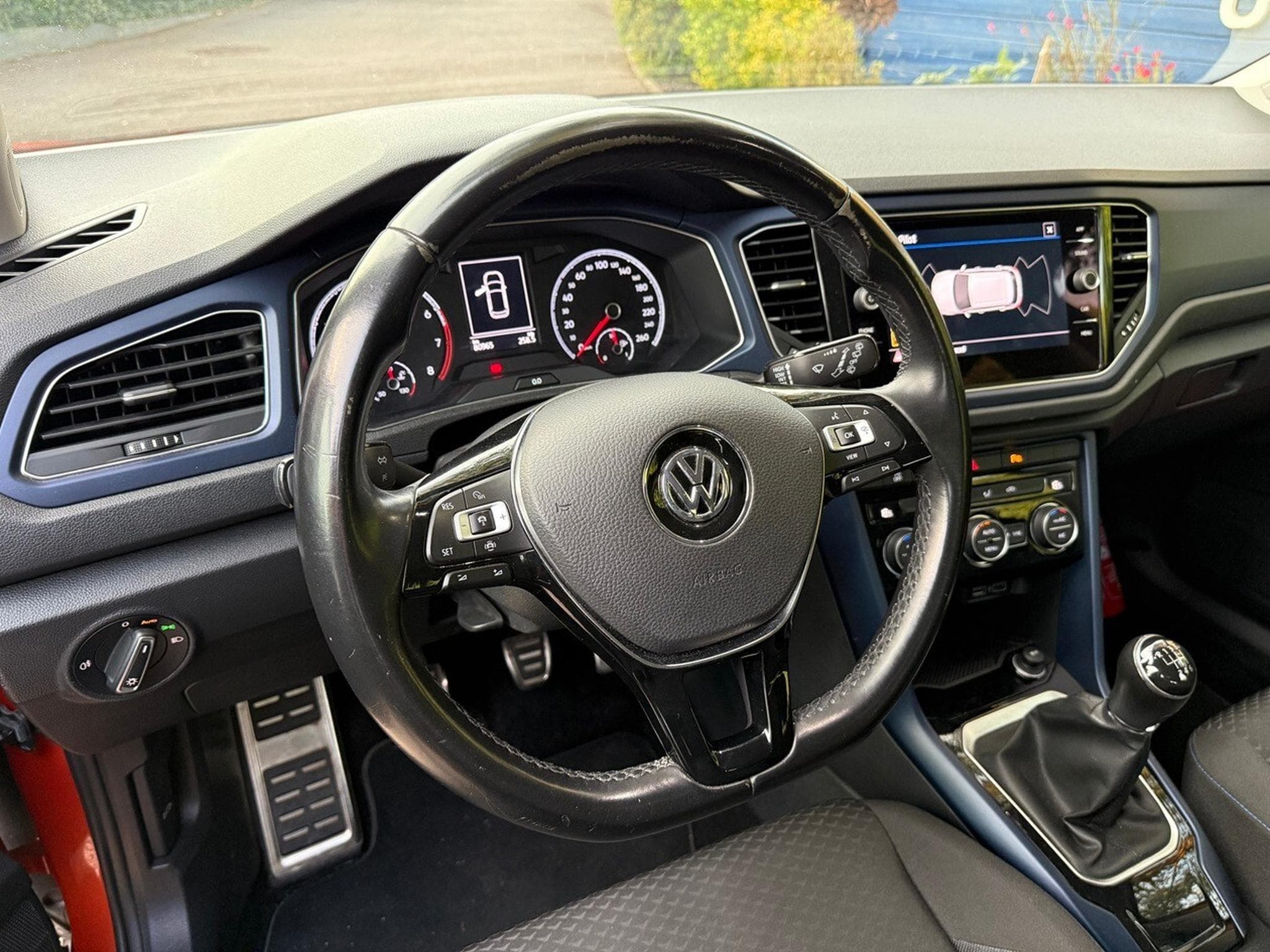 VW T-Roc 1.0 Tsi 115 cv (2020) - Foto 6