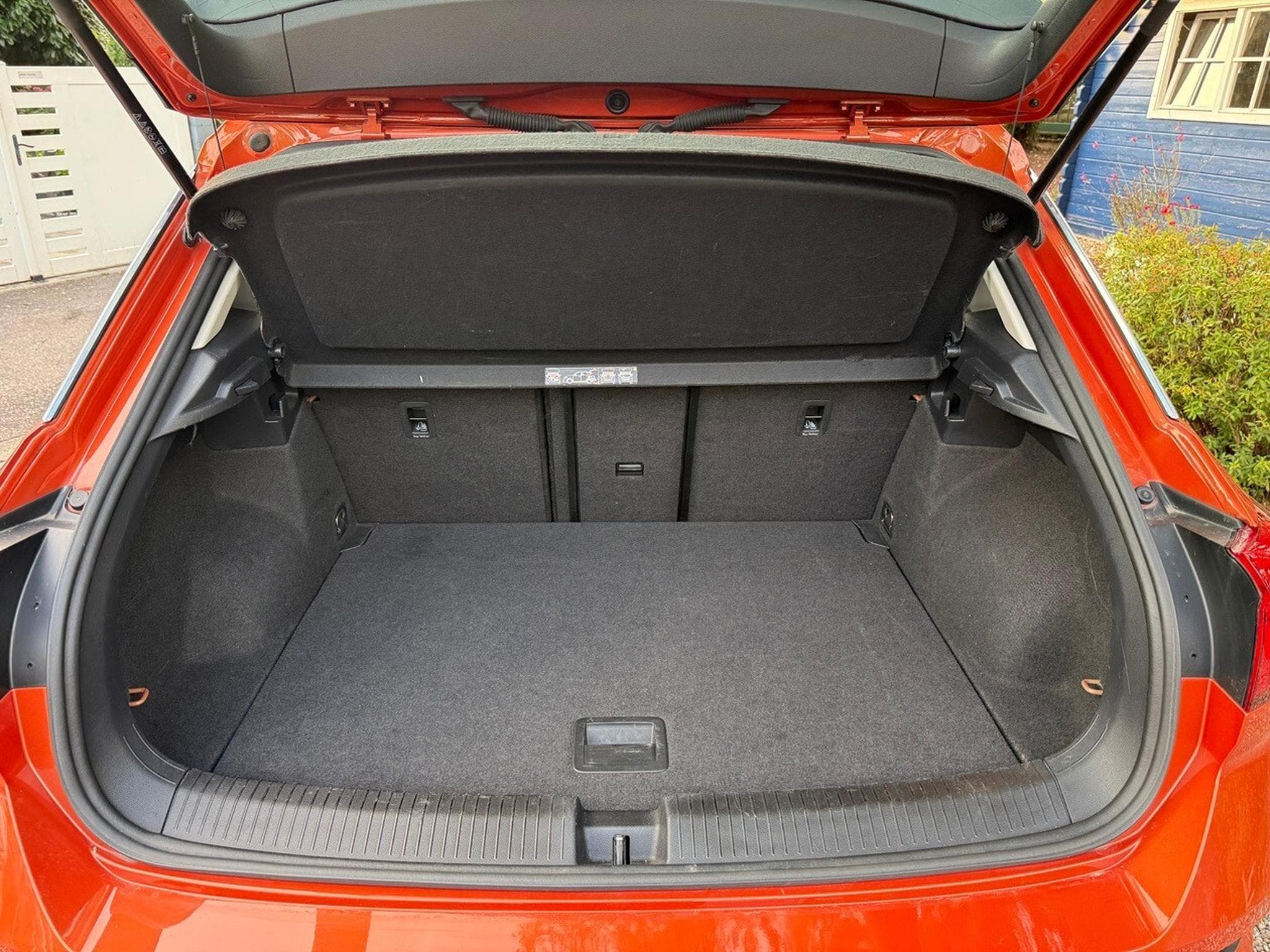 VW T-Roc 1.0 Tsi 115 cv (2020) - Foto 12