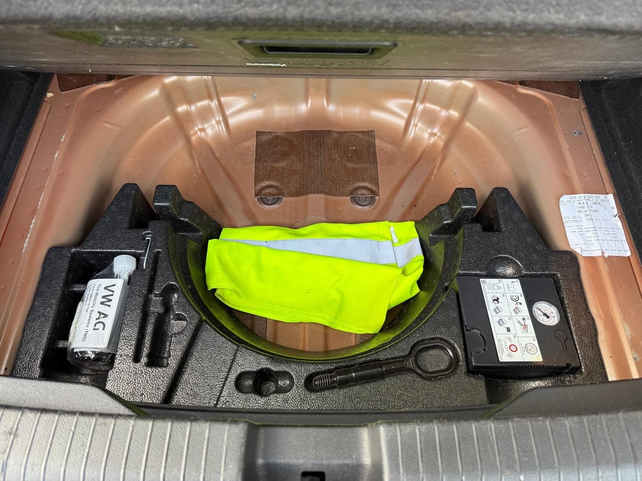 VW T-Roc 1.0 Tsi 115 cv (2020) - Foto 13