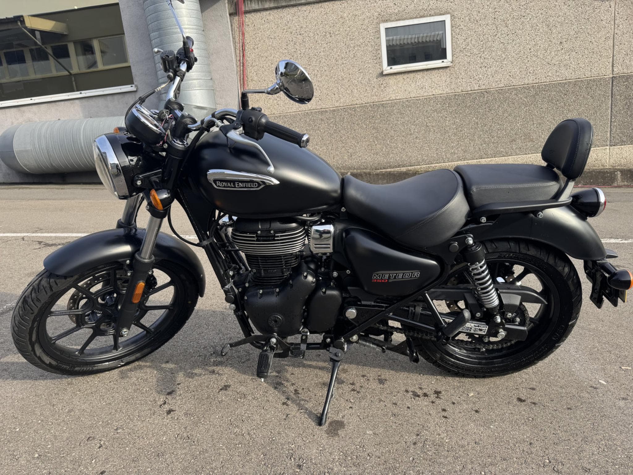 Royal Enfield Meteor STELLAR BLACK (2022) - Photo 4