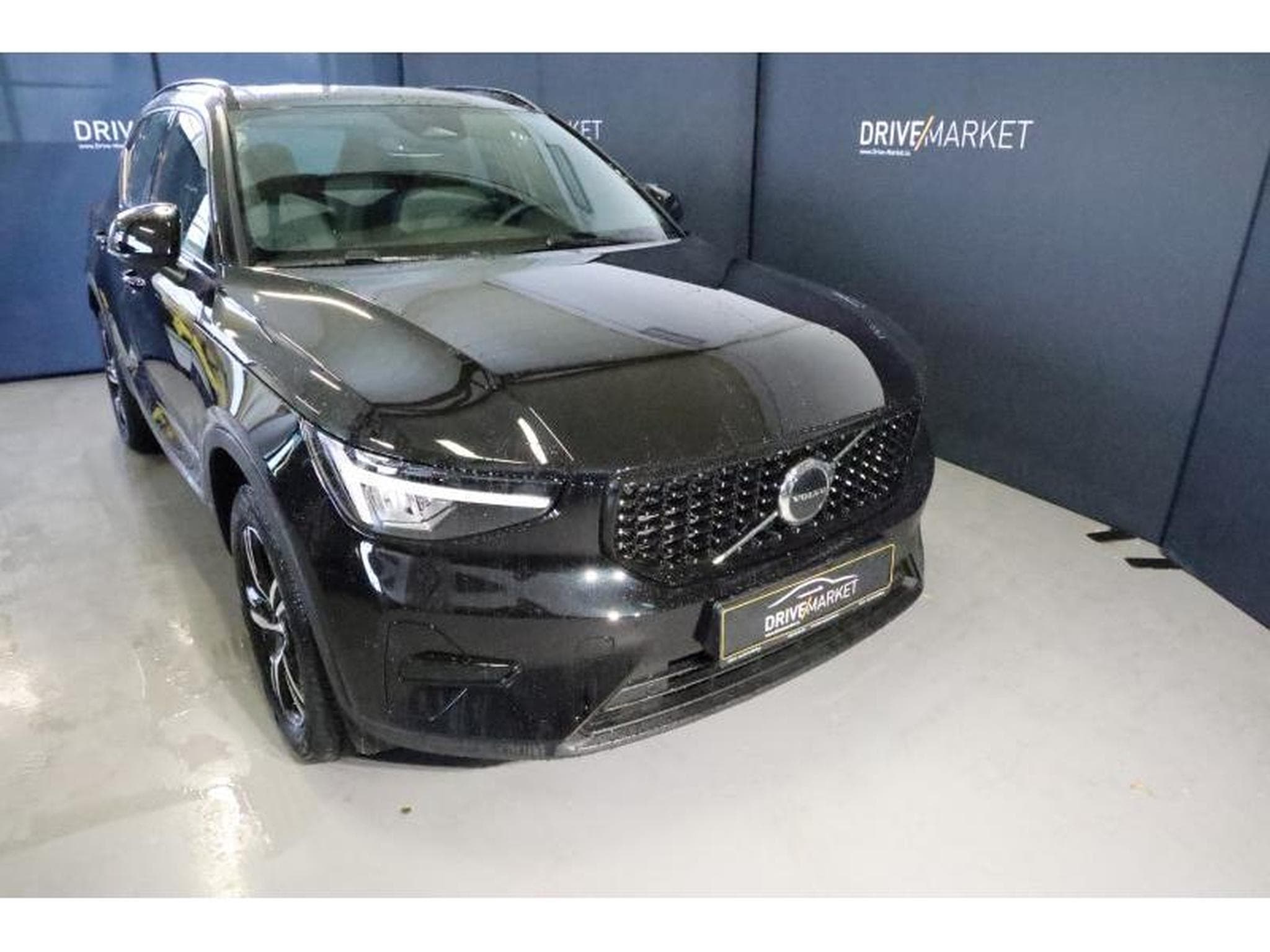 Volvo XC40 Dark (2025) - Photo 17