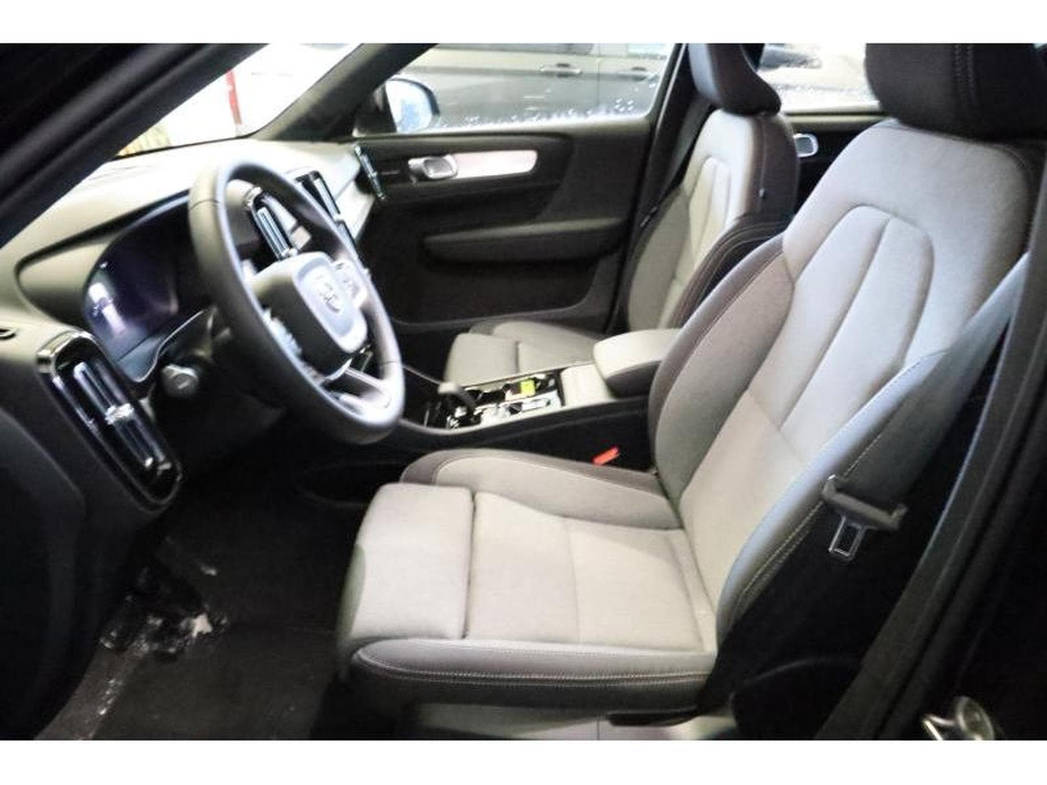 Volvo XC40 Dark (2025) - Photo 8