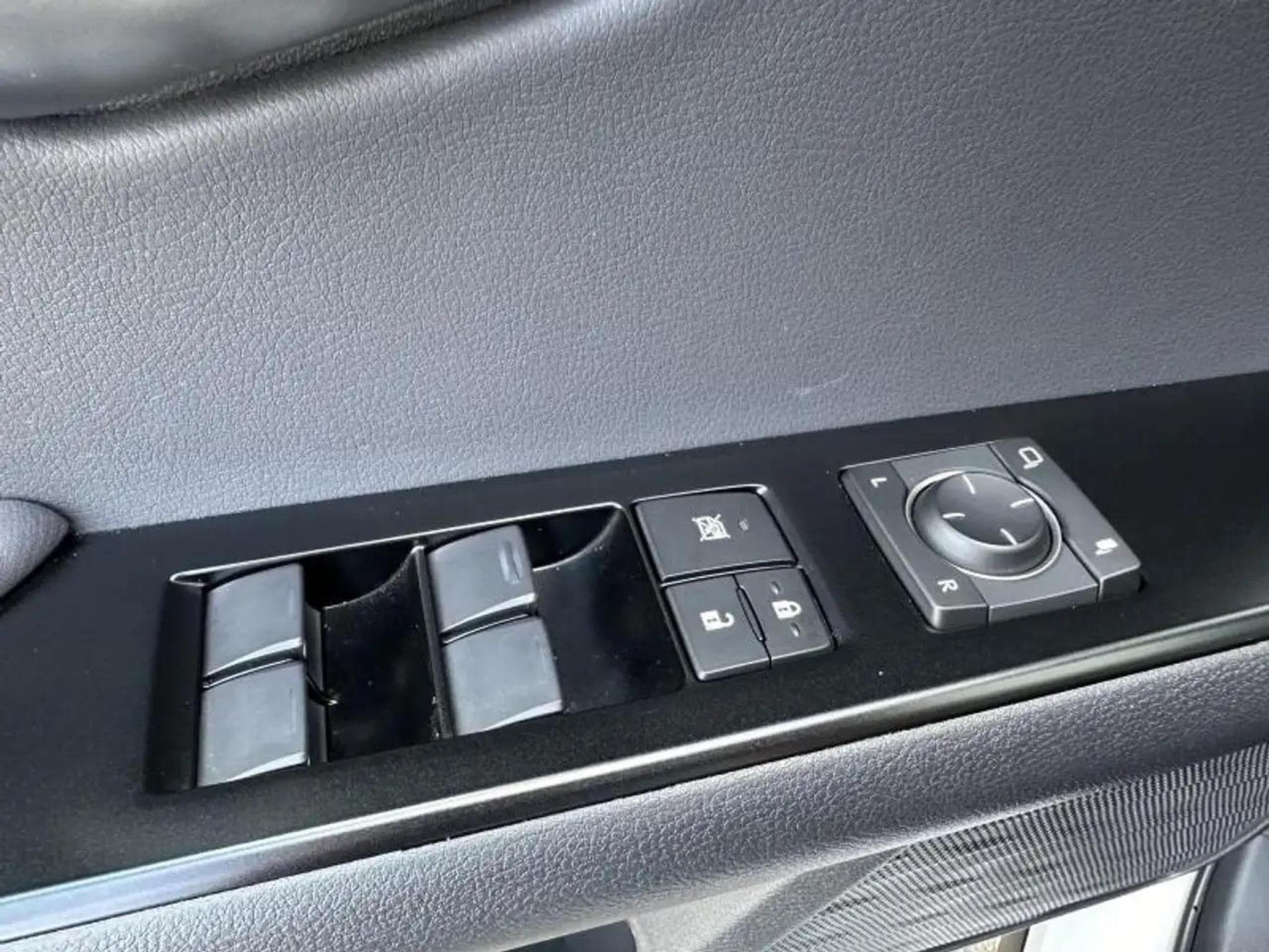 Lexus UX (2023) - Foto 11