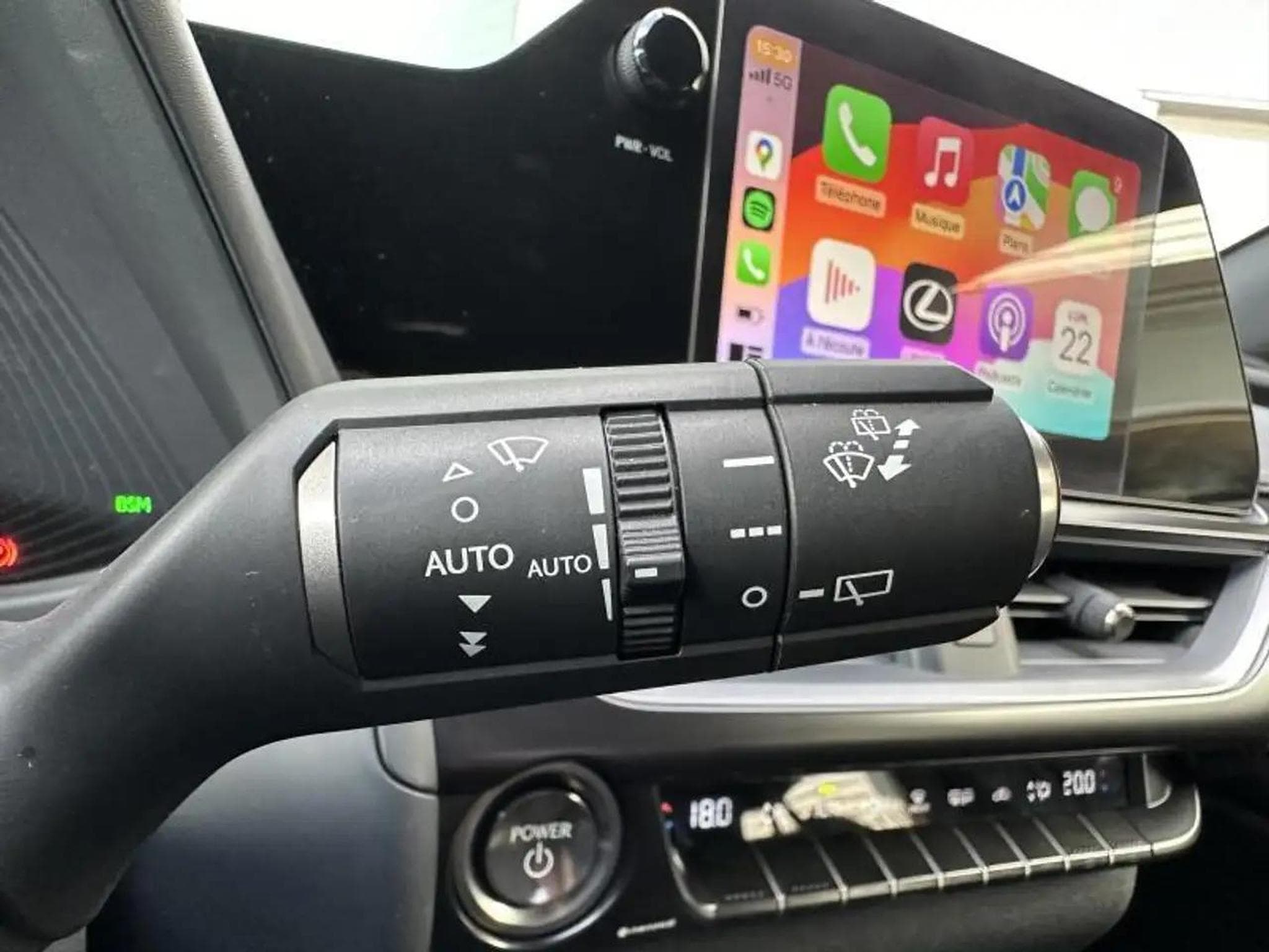 Lexus UX (2023) - Foto 19