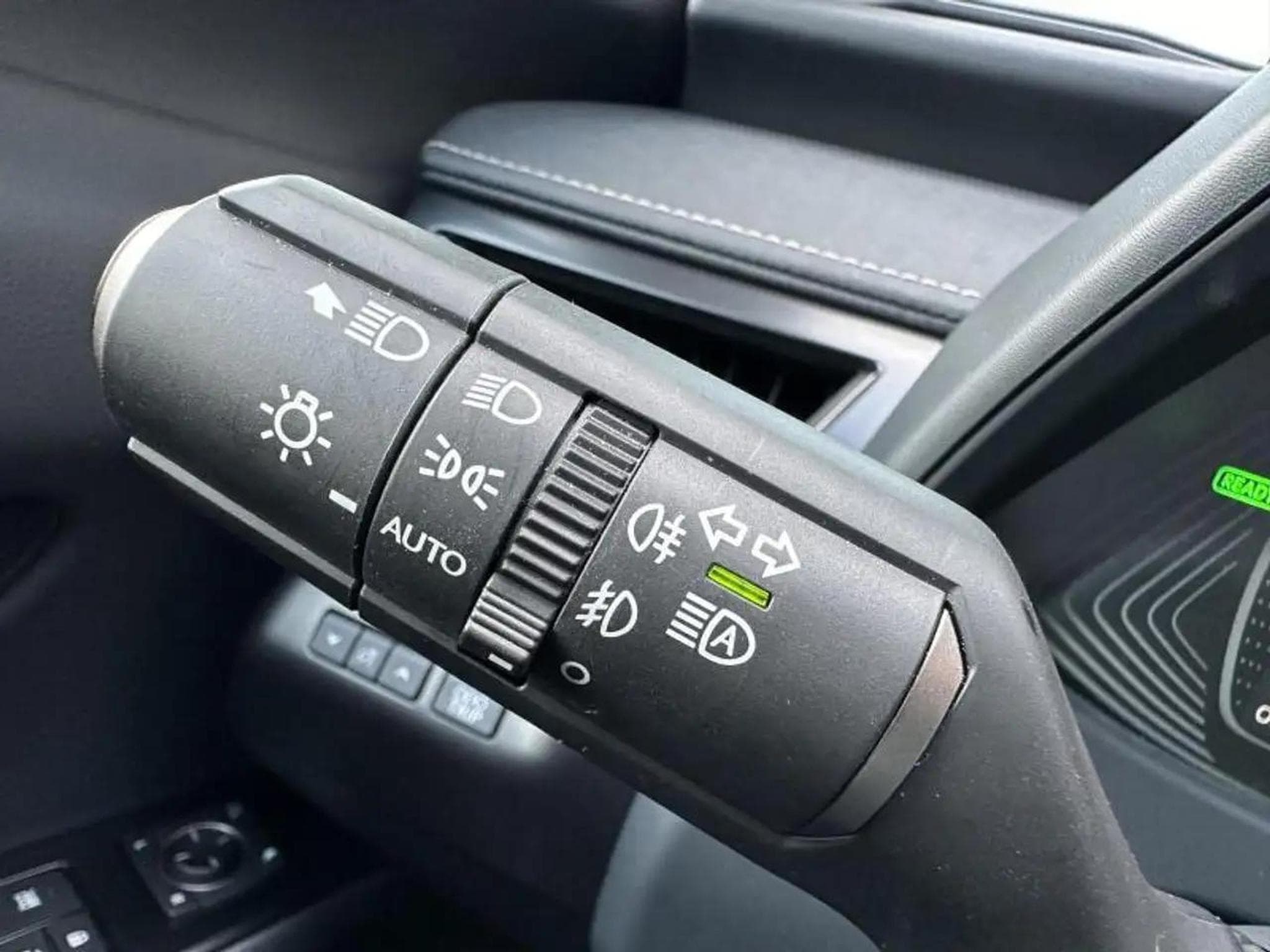 Lexus UX (2023) - Foto 20