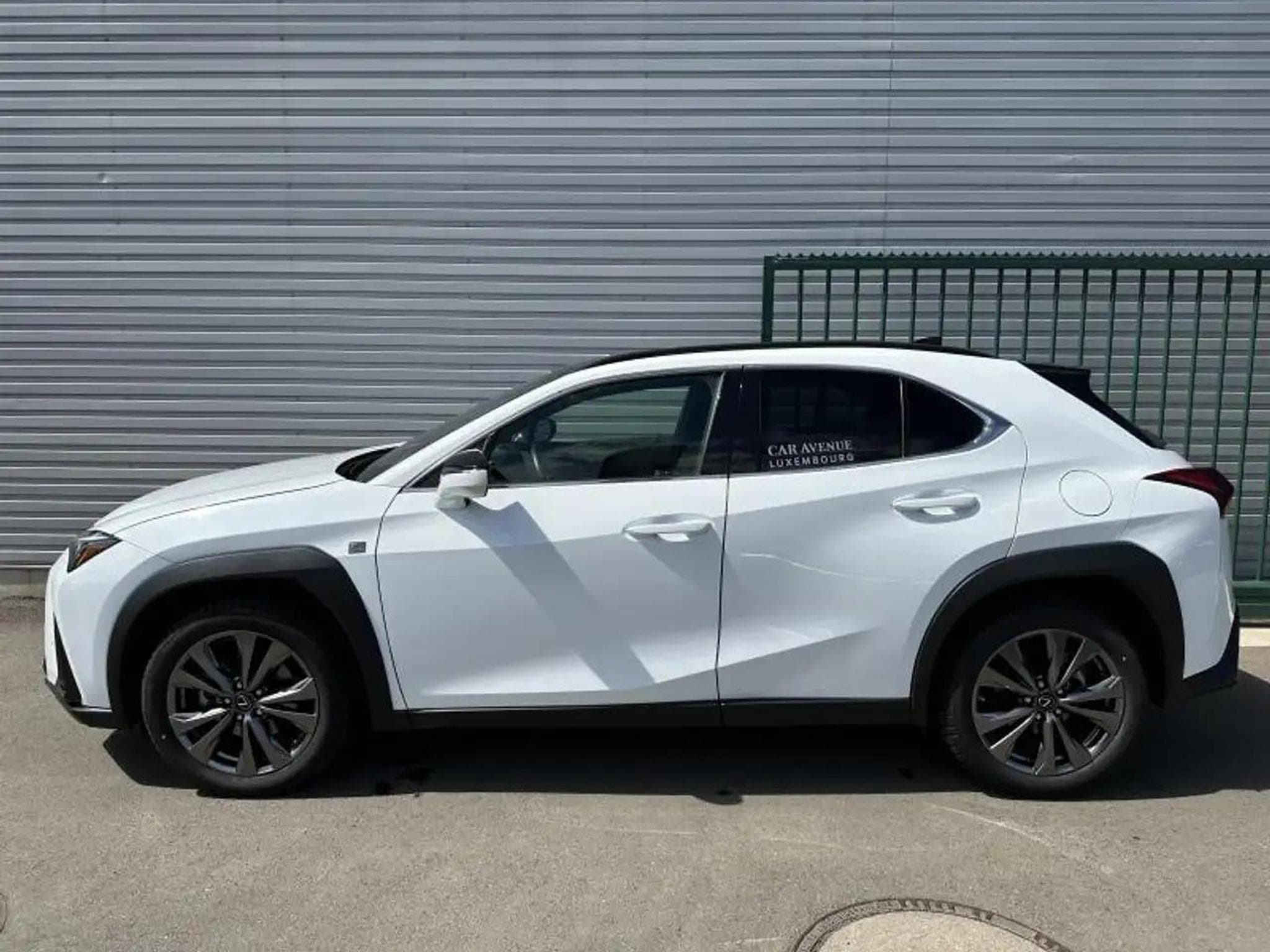 Lexus UX (2023) - Foto 24