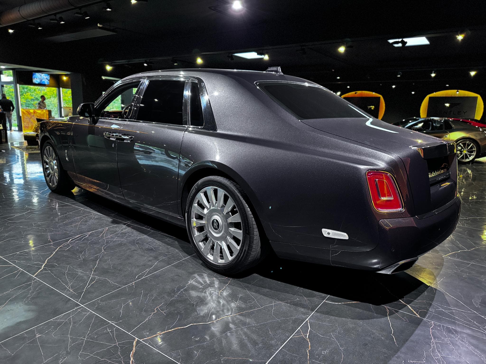 Rolls-Royce Phantom (2018) - Photo 2
