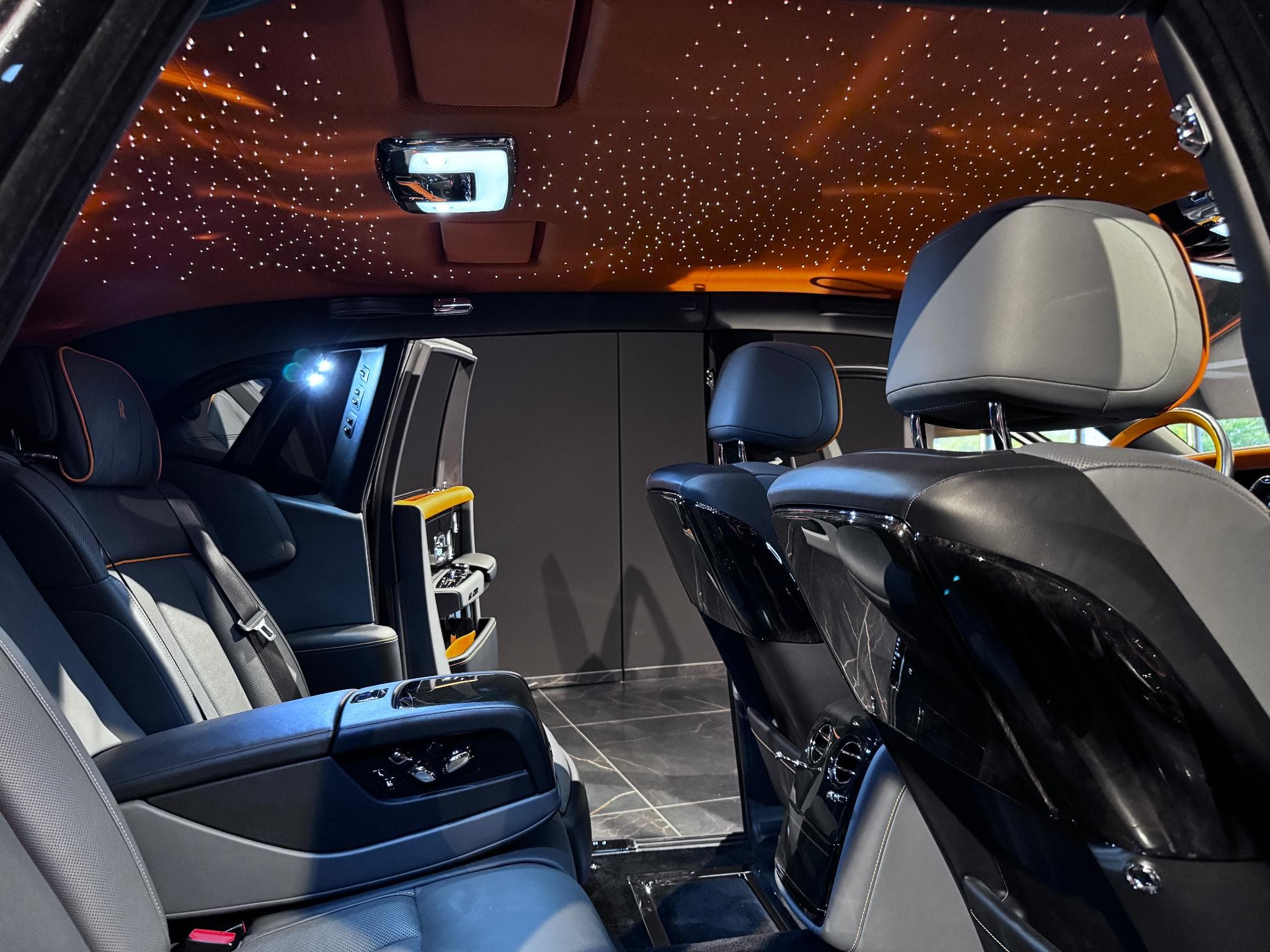 Rolls-Royce Phantom (2018) - Photo 4