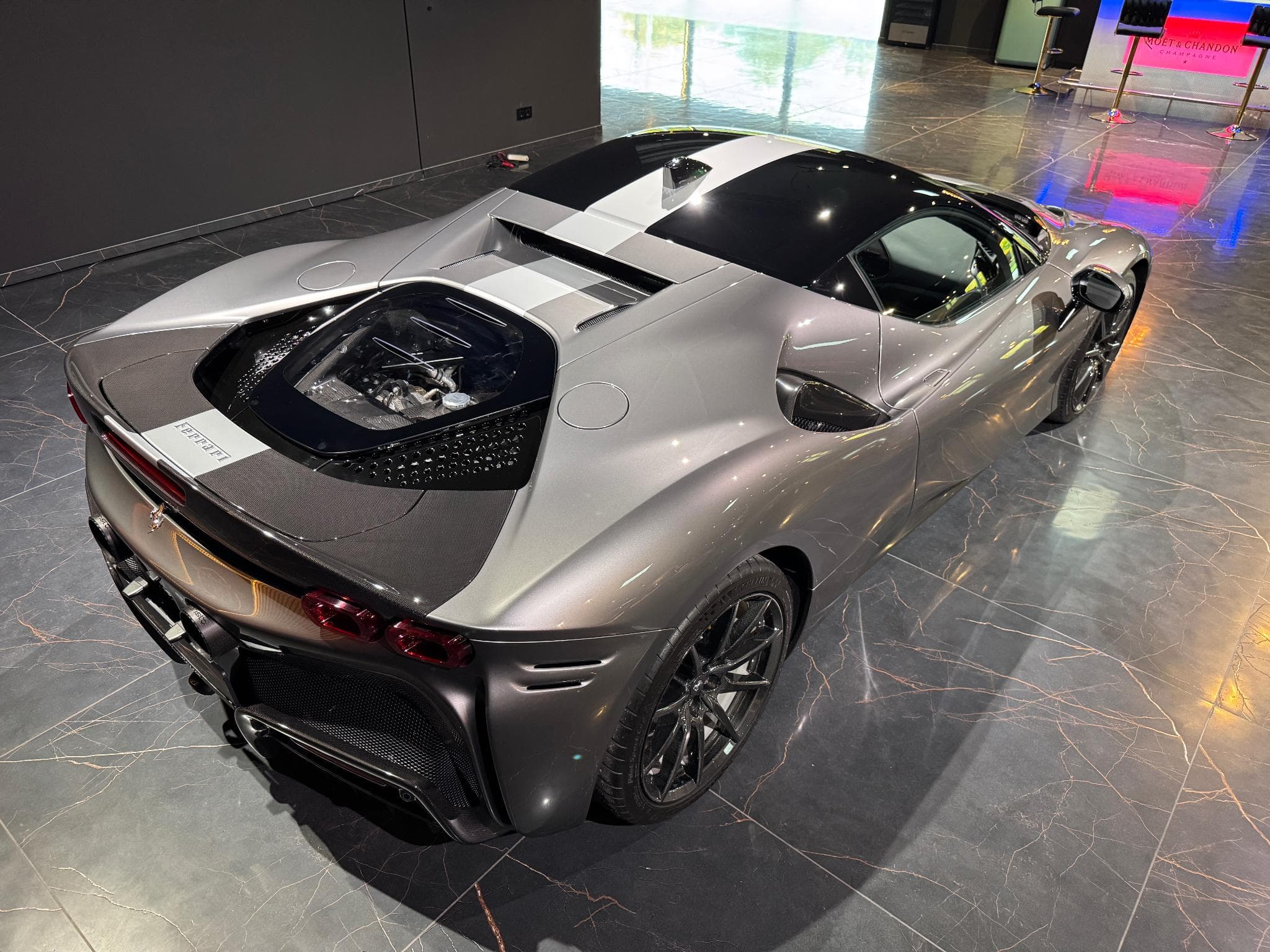 Ferrari SF90 Assetto Fiorano (2021) - Photo 2