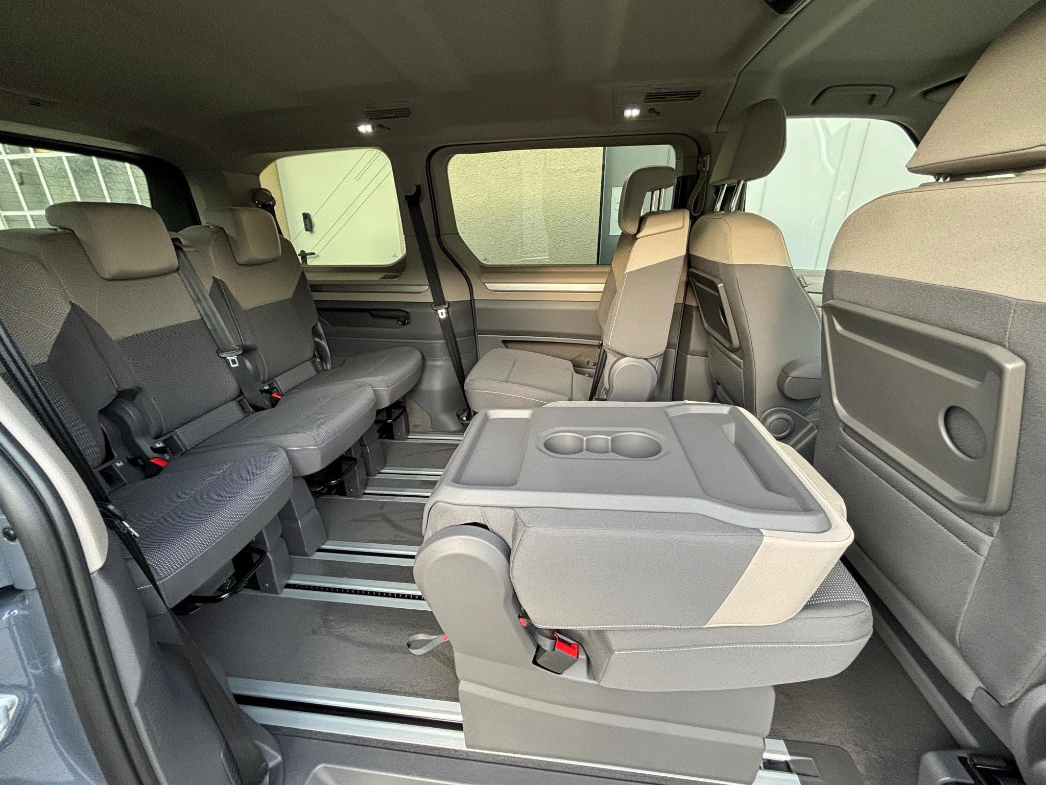 VW Multivan 1.5 Edition (2024) - Photo 9