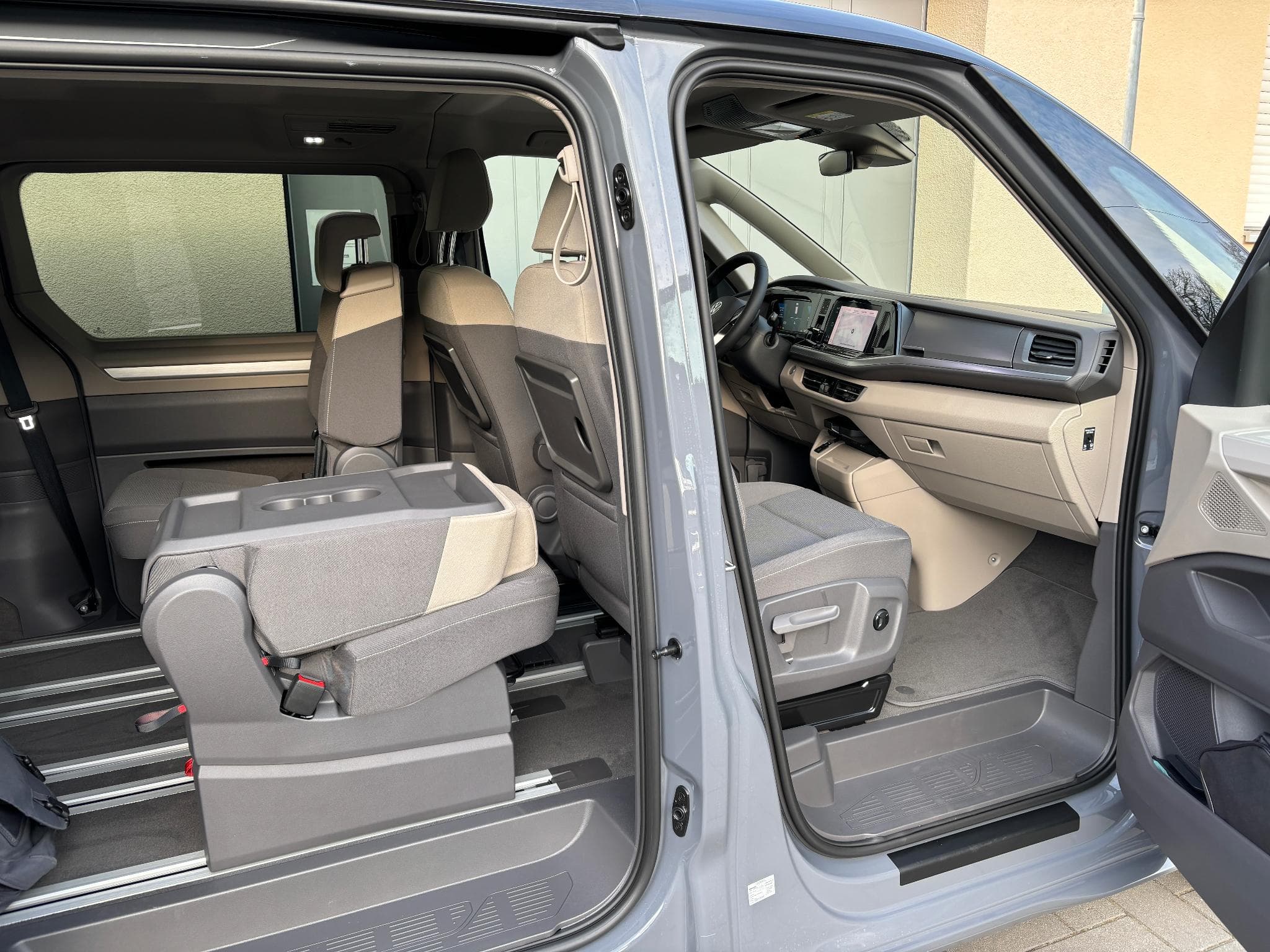 VW Multivan 1.5 Edition (2024) - Photo 11