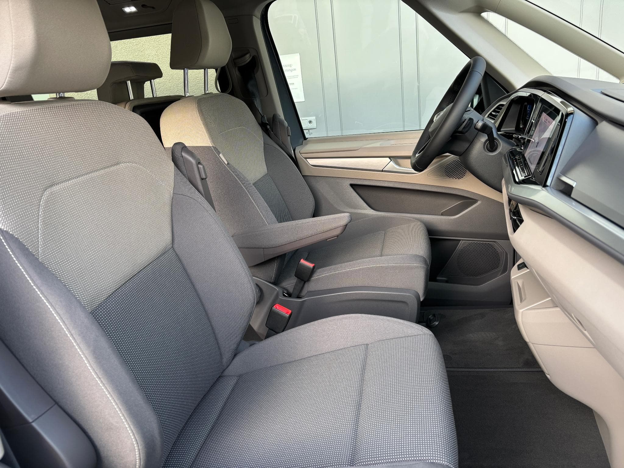 VW Multivan 1.5 Edition (2024) - Photo 12