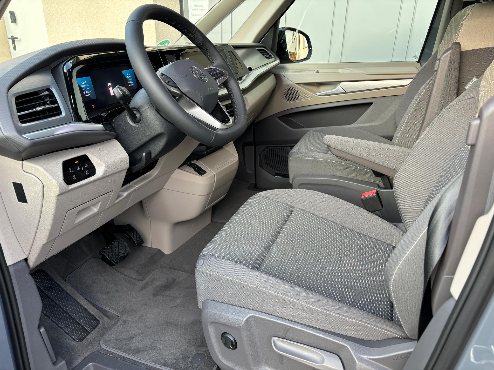 VW Multivan 1.5 Edition (2024) - Photo 14