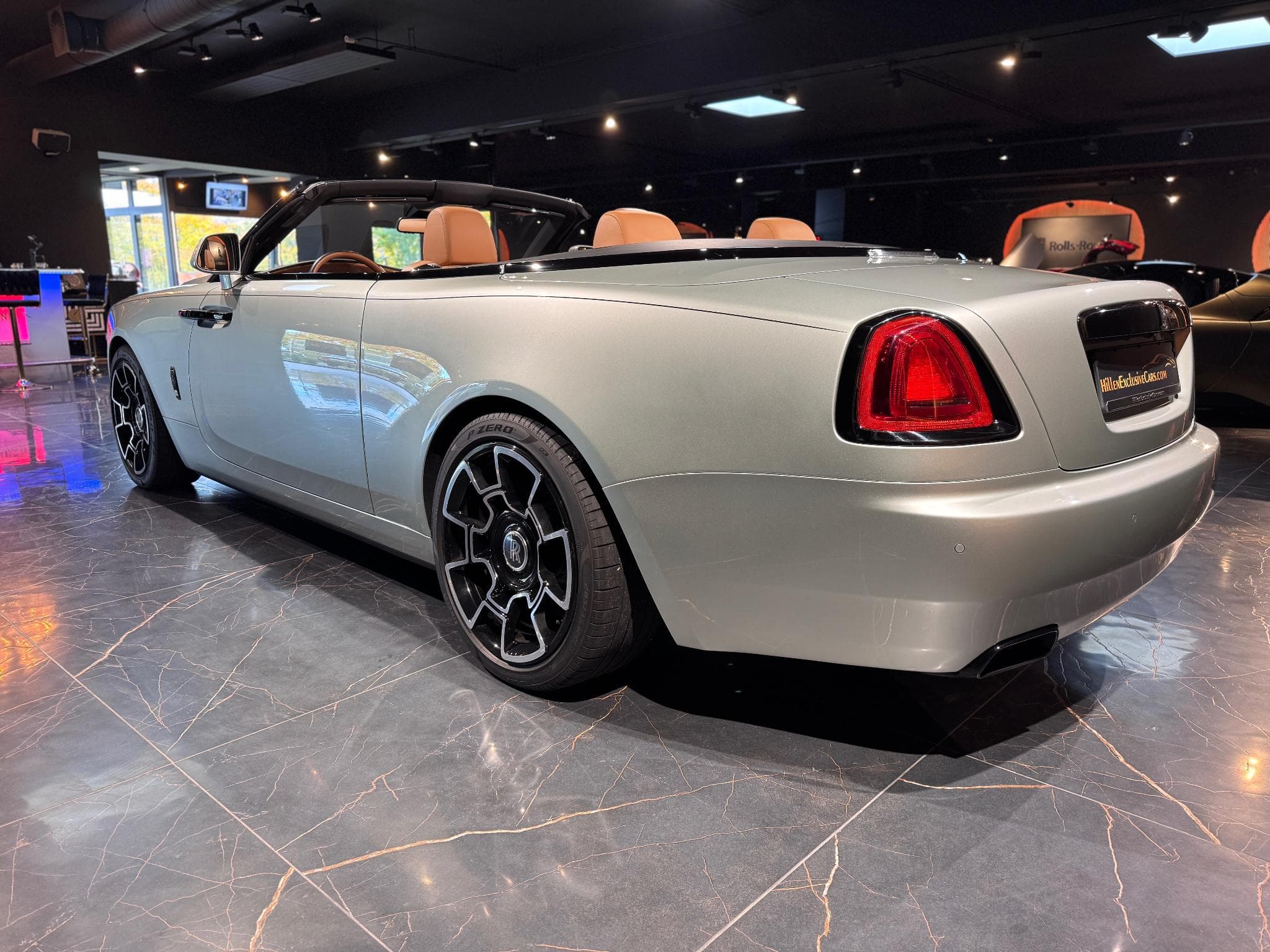 Rolls-Royce Dawn Black Badge (2019) - Photo 2