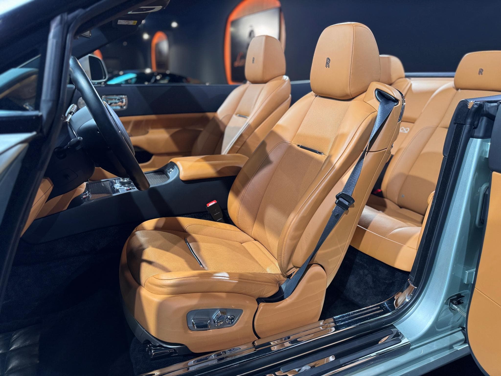 Rolls-Royce Dawn Black Badge (2019) - Photo 4