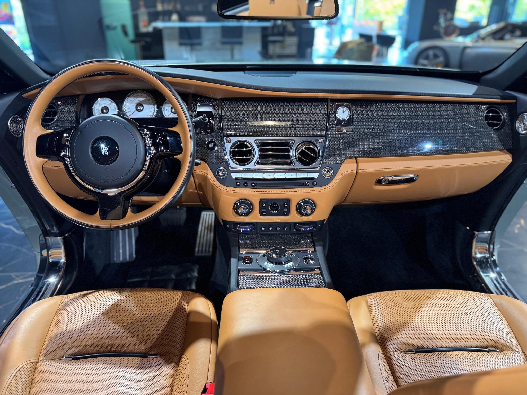 Rolls-Royce Dawn Black Badge (2019) - Photo 5