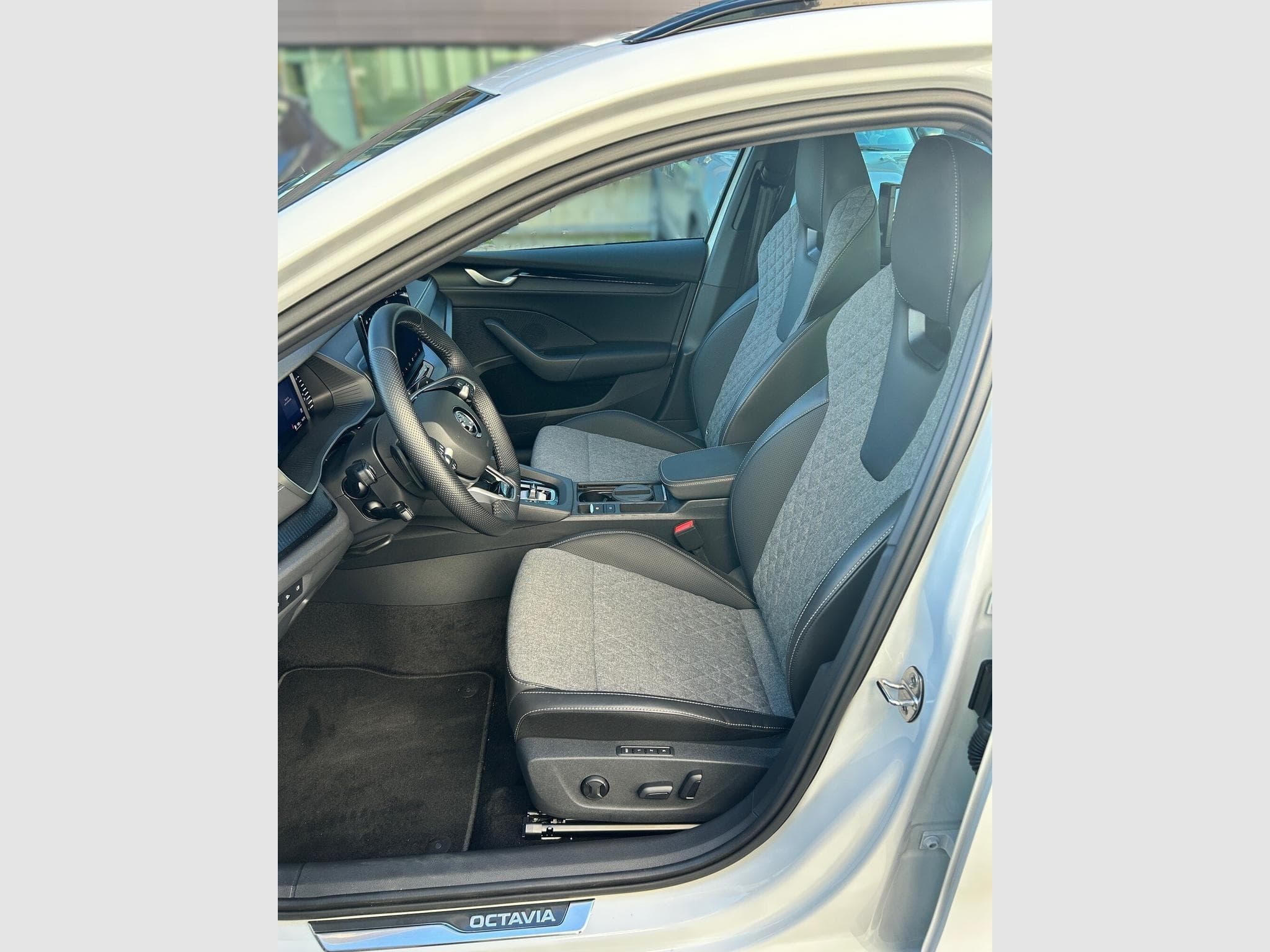 Skoda Octavia Sportline 2.0 TDI DSG7 (2024) - Photo 5