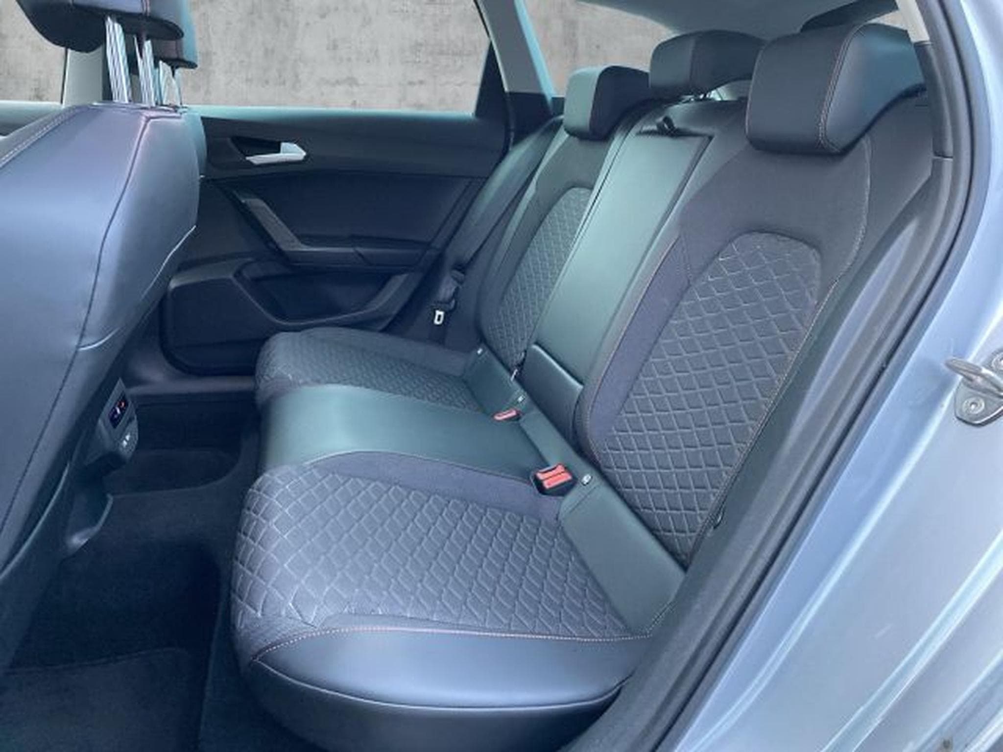 Seat Leon Leon 2.0 TDI DSG FR-Line Sportpaket NAVI LED SHZ (2022) - Foto 12