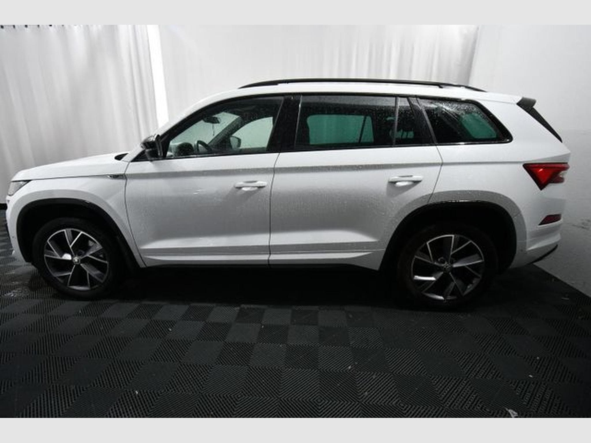 Skoda Kodiaq Kodiaq Sportline 4x4, Stand-Hzg., AHK, 19", Cant (2023) - Photo 2