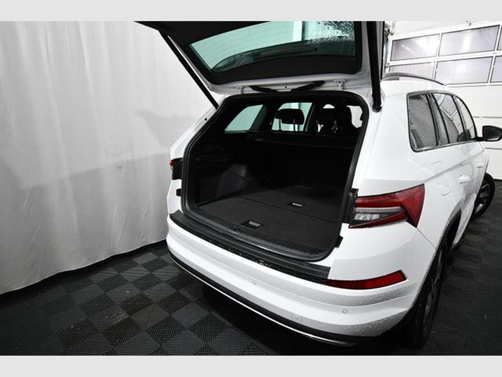 Skoda Kodiaq Kodiaq Sportline 4x4, Stand-Hzg., AHK, 19", Cant (2023) - Photo 4